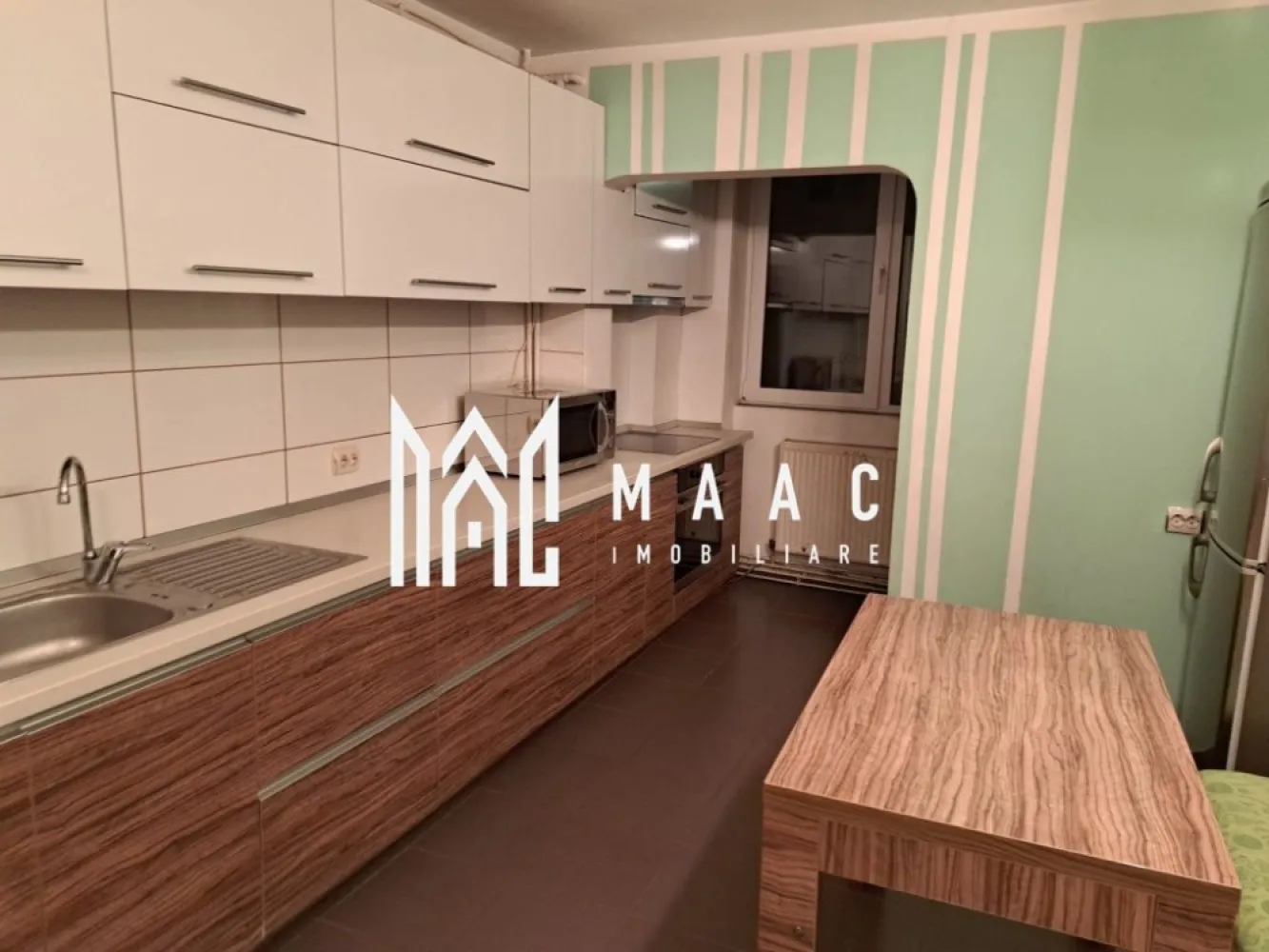 Apartament 2 Camere | Decomandat | Complet Utilat - MAAC Imobiliare vă propune spre închiriere un apartament cu 2 camere, decomandat, ideal pentru un cuplu sau o persoană care își dorește confort și funcționalitate.

Caracteristici principale
• compartimentare decomandată
• spațiu bine organizat și ușor de întreținut
• complet utilat

Compartimentare și dotări
• living și dormitor
• bucătărie utilată
• baie
• centrală termică proprie
• plită și cuptor
• mașină de spălat rufe

Avantaje
• boxă la subsol pentru depozitare
• ideal pentru locuire pe termen lung
• disponibil pentru mutare rapidă

Se percepe o garanție de 500 de euro 

Pentru mai multe detalii sau pentru programarea unei vizionări, vă rugăm să ne contactați și să menționați ID-ul proprietății; CP3054481.