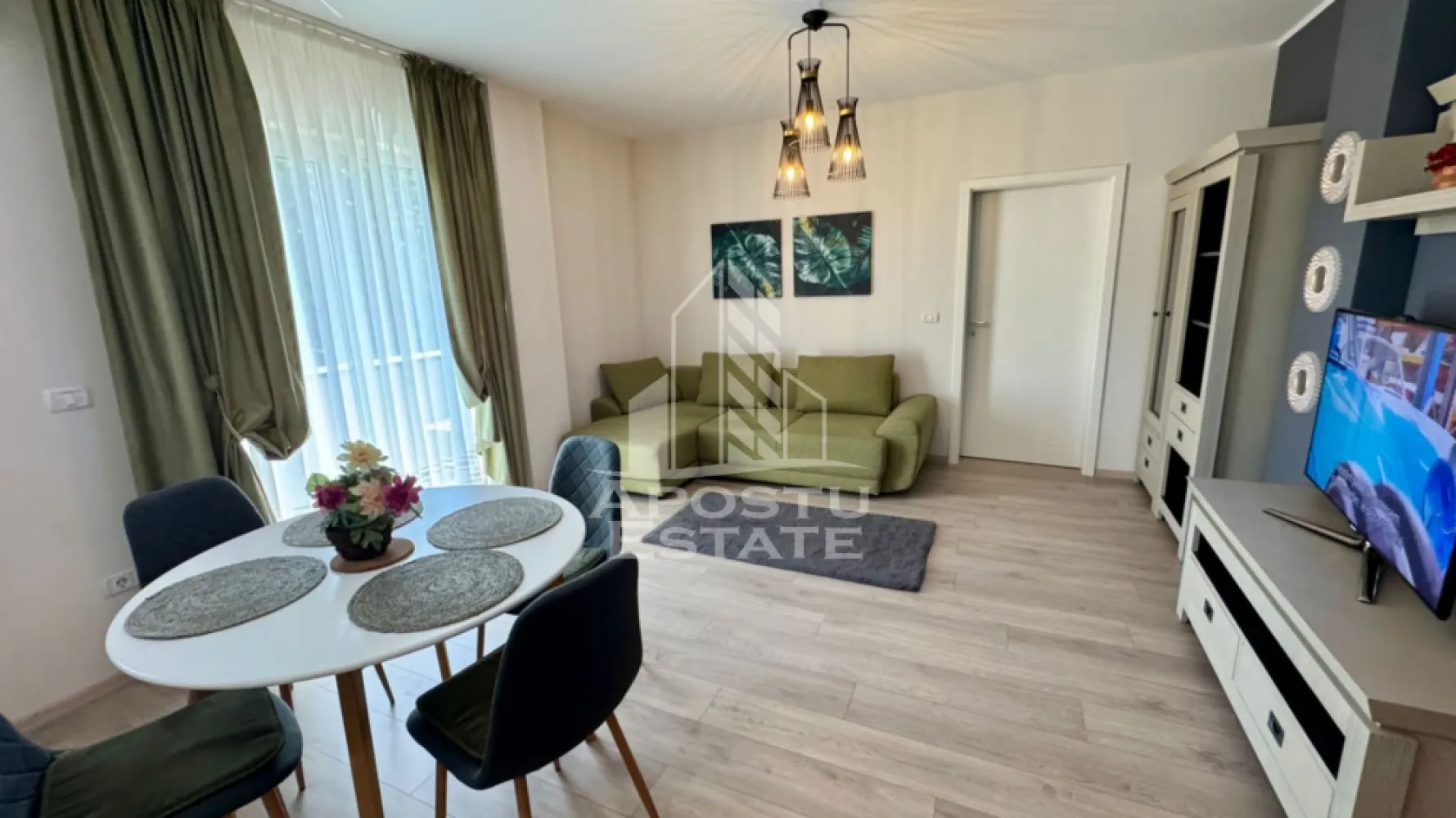 Apartament cu 2 camere, de inchiriat zona Lipovei - Agentia imobiliara APOSTU ESTATE va propune spre inchiriere un apartament cu 2 camere, situat in judetul Timis, Timisoara,zona Lipovei o zona linistita si bine pozitionata pentru cupluri sau familii care isi doresc o locuinta unde sa se simta confortabil si cu acces facil catre scoli, supermarketuri , magazine de zona.

Suprafata utila: 65 mp

Compartimentare eficienta:

-Hol de acces.

-Living room spatios si luminos, cu acces catre balcon.

-Bucatarie mobiliata si utila

-Dormitor matrimonial.

-Baie cu cadă.

Confort si facilitati:

-Incalzirea apartamentului: Incalzirea este realizata prin centrala proprie( in pardoseala )

-Nu se accepta animale de companie de catre proprietar.

Localizare:

-Timis, Timisoara, zona Lipovei

Ideal pentru:

-Cupluri.

-Persoane singure.

-Familii

Disponibilitate: Imediata.

Pret chirie lunara: 500euro

Programeaza o vizionare pentru a-ti putea imagina viitorul aici!

ID Intern : CP3152245!