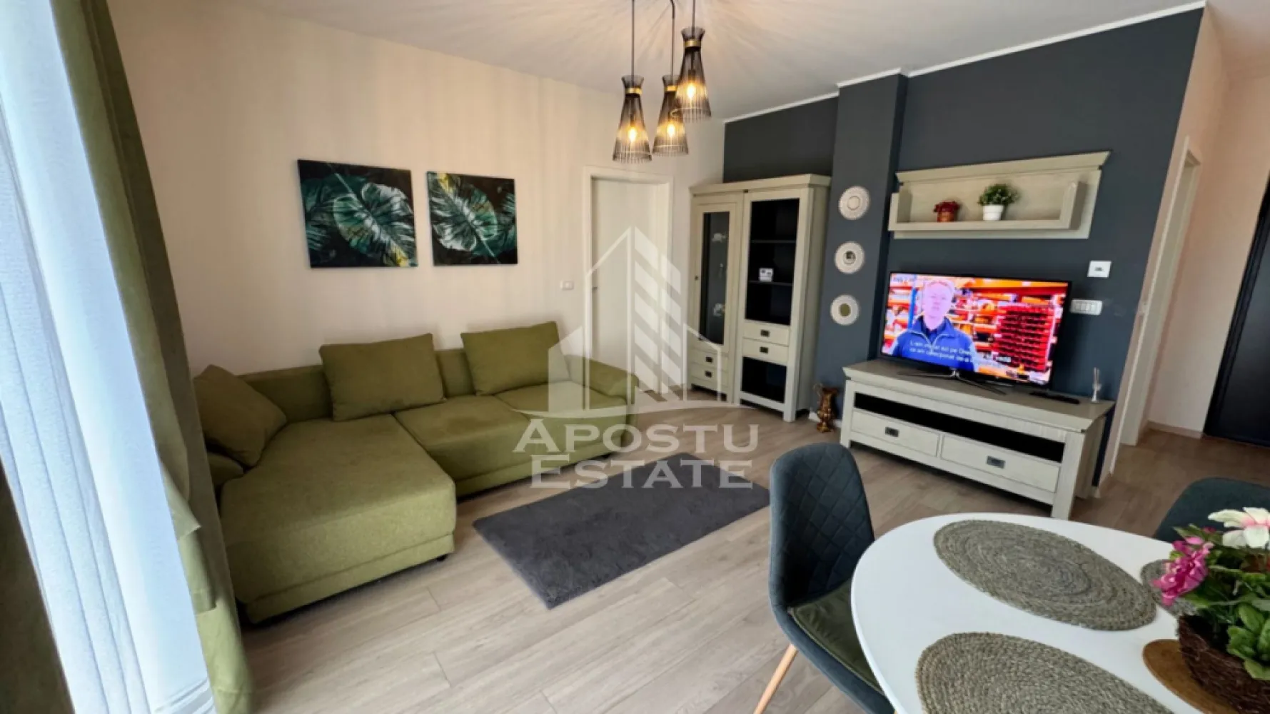 Apartament cu 2 camere, de inchiriat zona Lipovei - Agentia imobiliara APOSTU ESTATE va propune spre inchiriere un apartament cu 2 camere, situat in judetul Timis, Timisoara,zona Lipovei o zona linistita si bine pozitionata pentru cupluri sau familii care isi doresc o locuinta unde sa se simta confortabil si cu acces facil catre scoli, supermarketuri , magazine de zona.

Suprafata utila: 65 mp

Compartimentare eficienta:

-Hol de acces.

-Living room spatios si luminos, cu acces catre balcon.

-Bucatarie mobiliata si utila

-Dormitor matrimonial.

-Baie cu cadă.

Confort si facilitati:

-Incalzirea apartamentului: Incalzirea este realizata prin centrala proprie( in pardoseala )

-Nu se accepta animale de companie de catre proprietar.

Localizare:

-Timis, Timisoara, zona Lipovei

Ideal pentru:

-Cupluri.

-Persoane singure.

-Familii

Disponibilitate: Imediata.

Pret chirie lunara: 500euro

Programeaza o vizionare pentru a-ti putea imagina viitorul aici!

ID Intern : CP3152245!