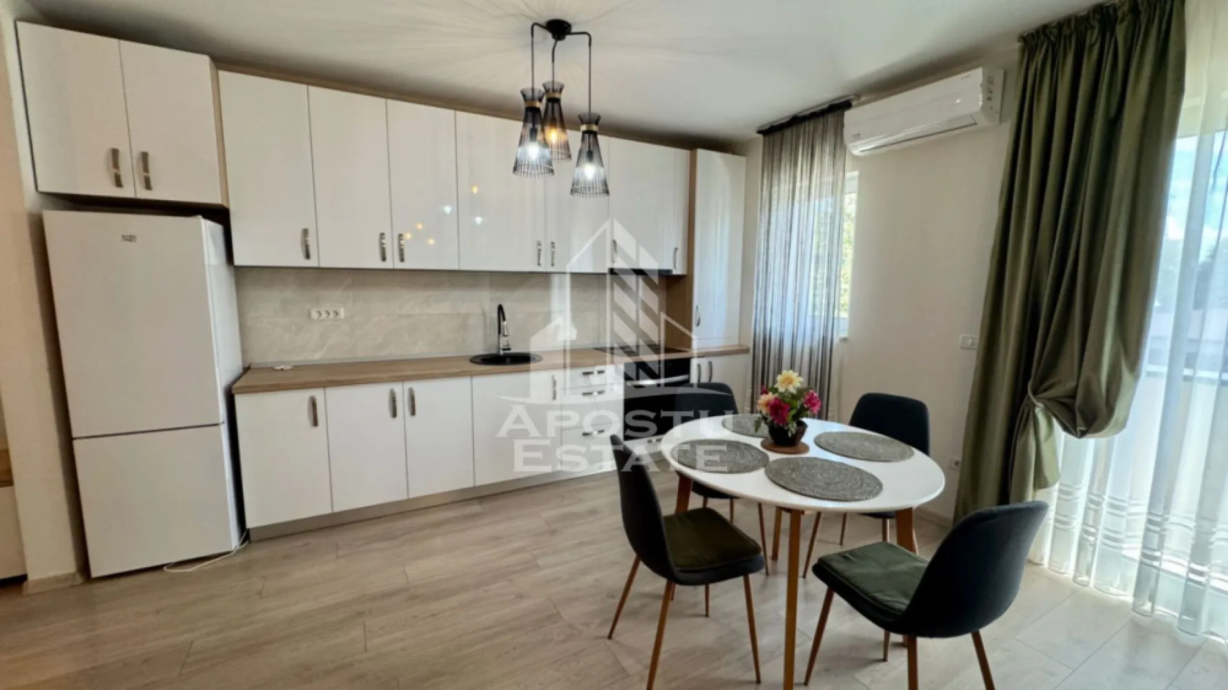 Apartament cu 2 camere, de inchiriat zona Lipovei - Agentia imobiliara APOSTU ESTATE va propune spre inchiriere un apartament cu 2 camere, situat in judetul Timis, Timisoara,zona Lipovei o zona linistita si bine pozitionata pentru cupluri sau familii care isi doresc o locuinta unde sa se simta confortabil si cu acces facil catre scoli, supermarketuri , magazine de zona.

Suprafata utila: 65 mp

Compartimentare eficienta:

-Hol de acces.

-Living room spatios si luminos, cu acces catre balcon.

-Bucatarie mobiliata si utila

-Dormitor matrimonial.

-Baie cu cadă.

Confort si facilitati:

-Incalzirea apartamentului: Incalzirea este realizata prin centrala proprie( in pardoseala )

-Nu se accepta animale de companie de catre proprietar.

Localizare:

-Timis, Timisoara, zona Lipovei

Ideal pentru:

-Cupluri.

-Persoane singure.

-Familii

Disponibilitate: Imediata.

Pret chirie lunara: 500euro

Programeaza o vizionare pentru a-ti putea imagina viitorul aici!

ID Intern : CP3152245!