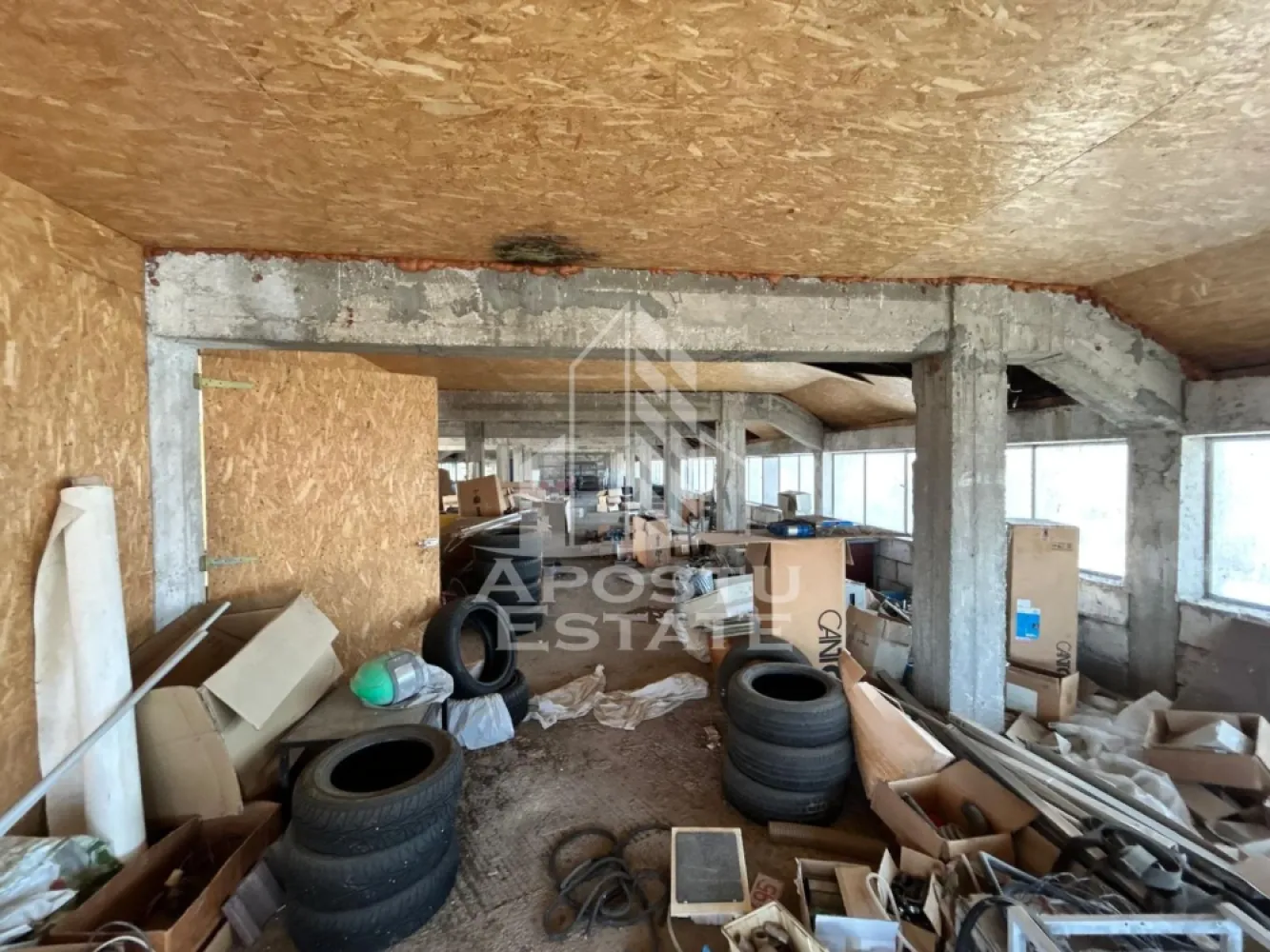 Hala 1094 mp construiti, 1200 mp teren Sacalaz. - APOSTU ESTATE va propune spre vanzare hala , 1094 mp construiti, teren 1200 mp teren, Sacalaz.

Hala are o suprafata de 1094 mp si este structurata pe 3 etaje, fiecare etaj avand 343 mp construiti.
Terenul total este de 1200 mp, si beneficiaza de doua fronturi stradale.Accesul pana la hala se face integral pe asfalt. 
Hala beneficiaza de toate utilitatiile. Putere instalata la curent 70 kVa. De asemenea regasim 84 mp de birori.

Va asteptam la o vizionare.

CP3155539