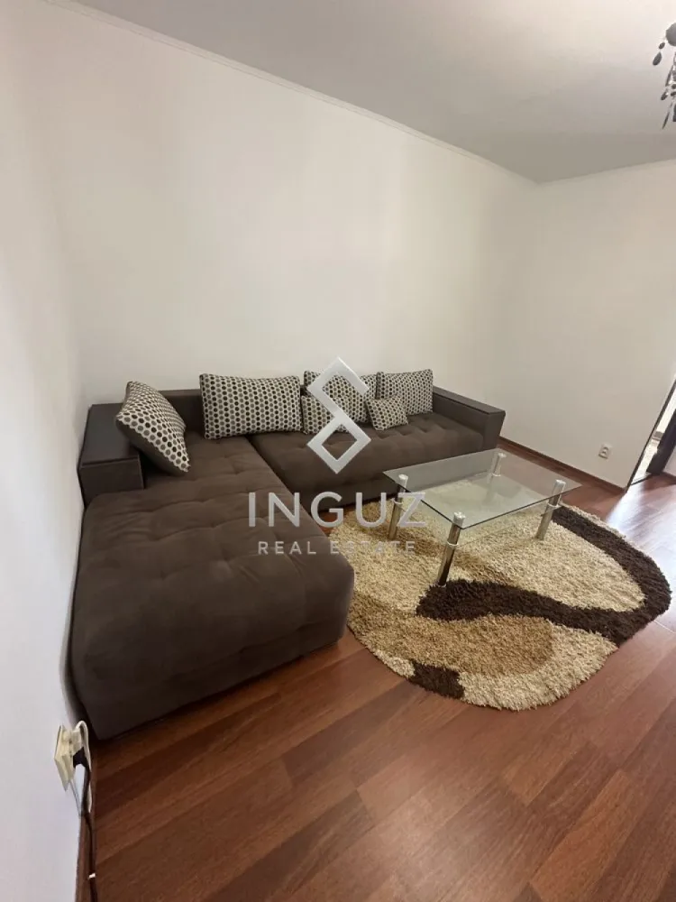 DE ÎNCHIRIAT – GARSONIERĂ – ZONA IANCULUI - DE ÎNCHIRIAT – GARSONIERĂ – ZONA IANCULUI

Oferim spre închiriere o garsonieră modernă, situată în zona Iancului, într-o zonă excelent conectată la mijloacele de transport.

Detalii proprietate:
• Garsonieră complet mobilată și utilată modern
• Stare impecabilă
• Confort sporit și spațiu bine organizat
• Acces rapid către toate facilitățile urbane

Localizare:
• La doar 3 minute de mers pe jos de stația de metrou Iancului
• Acces foarte ușor la tramvai, autobuz și metrou
• În apropiere: magazine, farmacii și toate serviciile necesare

Condiții de închiriere:
• Chirie: 500 Euro/lună (negociabil)
• Nu se acceptă animale de companie
• Disponibilă imediat

Comision agenție: 50% din prima lună de chirie
____________________________________________________________________________

للإيجار – استوديو – منطقة إيانكولوِي (Iancului)

نقدم استوديو حديث للإيجار، يقع في منطقة إيانكولوِي، ضمن موقع ممتاز قريب من جميع وسائل النقل.

تفاصيل العقار:
• استوديو مفروش ومجهز بالكامل بشكل حديث
• حالة ممتازة
• تصميم عملي ومساحة مريحة
• قريب من جميع الخدمات

الموقع:
• على بعد 3 دقائق فقط سيراً على الأقدام من محطة مترو Iancului
• وصول سهل إلى الترام والحافلات والمترو
• بالقرب من المتاجر والصيدليات وجميع الخدمات الأساسية

شروط الإيجار:
• الإيجار الشهري: 500 يورو (قابل للتفاوض)
• لا يُسمح باصطحاب الحيوانات
• متاح فوراً

عمولة المكتب: 50% من إيجار شهر واحد

Inguz Real Estate
📱 +40 774 017 567
📱 +40 724 922 092
✉️ info@inguzrealestate.com