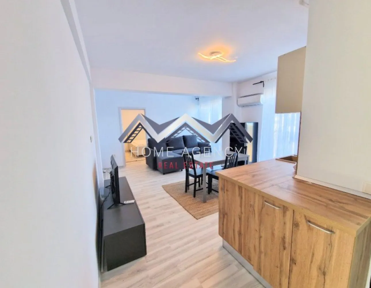 Apartament 2 camere Otopeni - Vă propunem, spre închiriere, un apartament modern și foarte cochet, complet mobilat și utilat, situat la etajul 2/3 într-un bloc nou, poziționat excelent în Otopeni, cu acces rapid către DN1, Centură, Aeroport și toate punctele de interes din zonă.

✨ Detalii apartament:
- Living cu bucătărie open space, luminos, cu acces direct către balcon
- Dormitor confortabil, perfect pentru relaxare
- Baie modernă, dotată cu duș walk-in
- Hol generos, ideal pentru spații de depozitare
- Totul este impecabil, ca nou
- 1 loc de parcare inclus în preț
- Stație de autobuz în fața complexului

Apartamentul este amenajat cu atenție la detalii, oferind un ambient cald, modern și funcțional. Perfect pentru o persoană sau un cuplu care își dorește confort, liniște și o locație excelentă.

📞 Contactează-mă pentru detalii sau pentru a programa o vizionare!