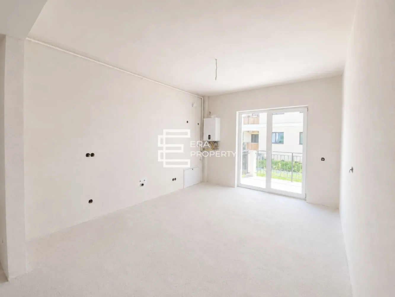 Apartament 2 camere-54 mp - boxa - Selimbar zona Brana - Apartament 2 camere-54 mp - boxa - Selimbar zona Brana

Descoperă confortul unui cămin modern într-un bloc nou, cu regim de înălțime P+3E, dotat cu lift! Acest apartament de 2 camere, situat la parter, are o suprafață utilă de 54 mp și se remarcă prin compartimentarea practică.
 Compartimentare eficienta: living spațios cu bucătărie open space, dormitor luminos, baie, balcon cu acces din bucatarie si dormitor.
* Loc de parcare inclus în preț

Apartamentul se predă la stadiul semifinisat:
*Pereți tencuiți și gletuiți, pregătiți pentru vopsea/lavabilă
*Ușa intrare și ferestre montate 3 foi de sticla , 5 camere.
*Instalații electrice si sanitare trase pe poziție .
*Centrală, incalzire in pardoseala.
*Șapă elicopterizata.
* Contoare de utilități (apă, gaz, curent)

Ideal pentru:
familii tinere care își doresc confort și intimitate
persoane care caută o locuință modernă, bine compartimentată
achiziție atât pentru locuit, cât și pentru investiție

Modalități de plată acceptate: cash / credit bancar.

Preț: 114000 € tva inclus
📞 Contactează-ne pentru vizionare: 0772 298 572