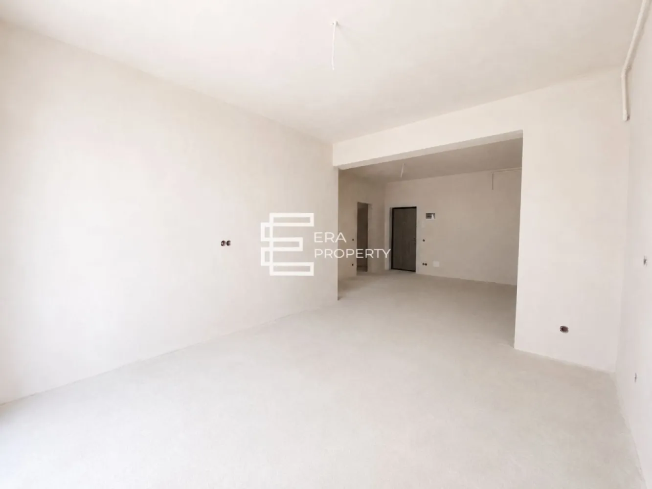 Apartament 2 camere-54 mp - boxa - Selimbar zona Brana - Apartament 2 camere-54 mp - boxa - Selimbar zona Brana

Descoperă confortul unui cămin modern într-un bloc nou, cu regim de înălțime P+3E, dotat cu lift! Acest apartament de 2 camere, situat la parter, are o suprafață utilă de 54 mp și se remarcă prin compartimentarea practică.
 Compartimentare eficienta: living spațios cu bucătărie open space, dormitor luminos, baie, balcon cu acces din bucatarie si dormitor.
* Loc de parcare inclus în preț

Apartamentul se predă la stadiul semifinisat:
*Pereți tencuiți și gletuiți, pregătiți pentru vopsea/lavabilă
*Ușa intrare și ferestre montate 3 foi de sticla , 5 camere.
*Instalații electrice si sanitare trase pe poziție .
*Centrală, incalzire in pardoseala.
*Șapă elicopterizata.
* Contoare de utilități (apă, gaz, curent)

Ideal pentru:
familii tinere care își doresc confort și intimitate
persoane care caută o locuință modernă, bine compartimentată
achiziție atât pentru locuit, cât și pentru investiție

Modalități de plată acceptate: cash / credit bancar.

Preț: 114000 € tva inclus
📞 Contactează-ne pentru vizionare: 0772 298 572