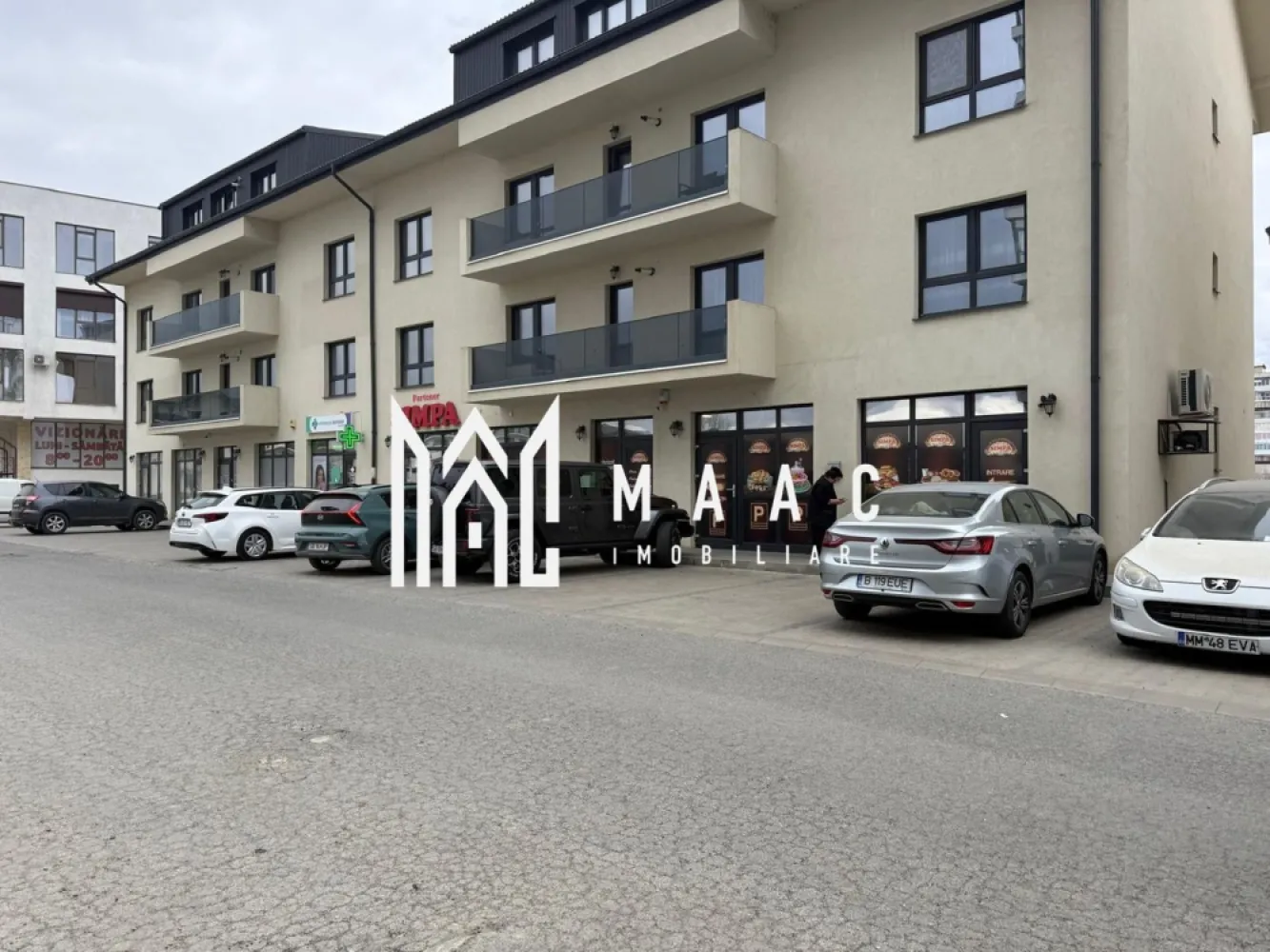 Spațiu Comercial | 76 MP | 4 Parcări | Doamna Stanca | Vad Excelent - MAAC Imobiliare vă propune spre închiriere un spațiu comercial modern, cu suprafața de 76 MP, situat într-una dintre cele mai dinamice și dezvoltate zone din Sibiu – Doamna Stanca.

 Compartimentare eficientă
 Grup sanitar propriu
 Contorizare separată
 4 locuri de parcare incluse
 Vad excelent și acces facil
 Ideal pentru birouri, salon, cabinet, showroom sau activități comerciale

 Zona Doamna Stanca este în continuă dezvoltare, cu trafic intens, numeroase ansambluri rezidențiale noi și acces rapid către centre comerciale, Promenada Mall și principalele artere ale orașului.

Un spațiu care îți poate duce afacerea la următorul nivel! 

 Pentru mai multe detalii sau pentru a programa o vizionare, vă rugăm să ne contactați specificând ID:CP3111978