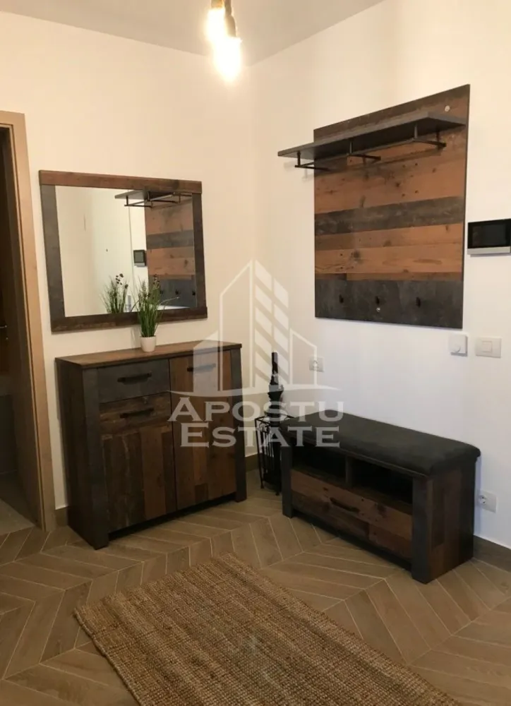 Apartament cu 3 camere, de inchiriat in ISHO - APOSTU ESTATE va propune spre inchiriere un apartament de lux cu 3 camere, 2 bai, confort 1 sporit, open space, situat la etajul 14/20, zona Take Ionescu (ISHO)

Imobilul se intinde pe o suprafata utila de 77 mp si este compartimentat astfel:

- hol de acces

- living open space

- bucatarie deschisa

- 2 dormitoare

- 2 bai, dintre care una cu cada si cealalata cu dus

- balcon deschis

Confortul termic se realizeaza prin intermediul centralei pe imobil si al aparatului de aer conditionat. Smart home system pentru reglare temperaturi. Incalzire este prin pardoseala.

Toate electrocasnicele sunt de cea mai inalnta calitate.

Mobilierul a fost conceput de designerii de la Rovere.

Vecinatati:

- Mega Image

- Prospero

- IPJ Timis

- Piata Badea Cartan

- Mijloace de transport in comun

Apartamentul este la prima inchiriere.

Garantia 1500 de euro.

Nu se accepta animale de companie si sa se fumeze in incinta imobilului.

Va asteptam cu drag la o vizionare!

ID intern: CP3157776!