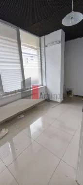 Spatiu comercial 2 etaje stradal, compartimentat, Popesti Leordeni
