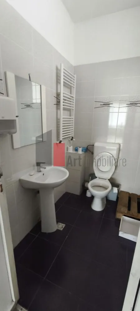 Spatiu comercial 2 etaje stradal, compartimentat, Popesti Leordeni