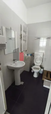 Spatiu comercial 2 etaje stradal, compartimentat, Popesti Leordeni