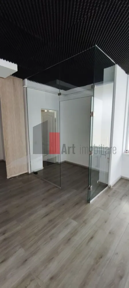 Spatiu comercial 2 etaje stradal, compartimentat, Popesti Leordeni