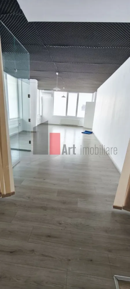 Spatiu comercial 2 etaje stradal, compartimentat, Popesti Leordeni