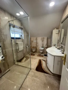 EXCLUSIVITATE – Vila eleganta, complet mobilata, aproape de Parcul Sub Arini – 793.000 euro