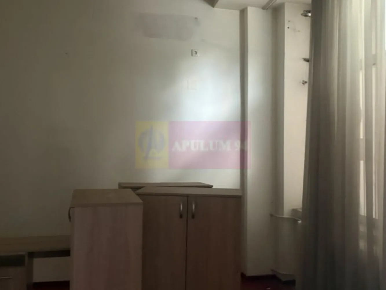 Spatiu comercial 13 Septembrie- Panduri- Tudor Vladimirescu. - Compania imobiliara Apulum 94 va propune un spatiu comercial situat in zona 13 Septembrie- Panduri- Tudor Vladimirescu. 
Spatiul are deschidere laterala, are 2 intrari si este la parter de bloc. 
Suprafata totala este de 120 mp utili, fiind compartimentat la parter avand 80 mp si o supanta avand 40 mp. 
Este pretabil pentru multe activitati liberale: notariat, cabinet medical, de analize medicale, de minimarket, avocatura, etc. 
Zona este foarte usor accesibila, fiind mijloace de transport. 
Pentru vizionare si mai multe detalii nu ezitati sa ma contactati pe nr 0733683446- Laura Ionescu.