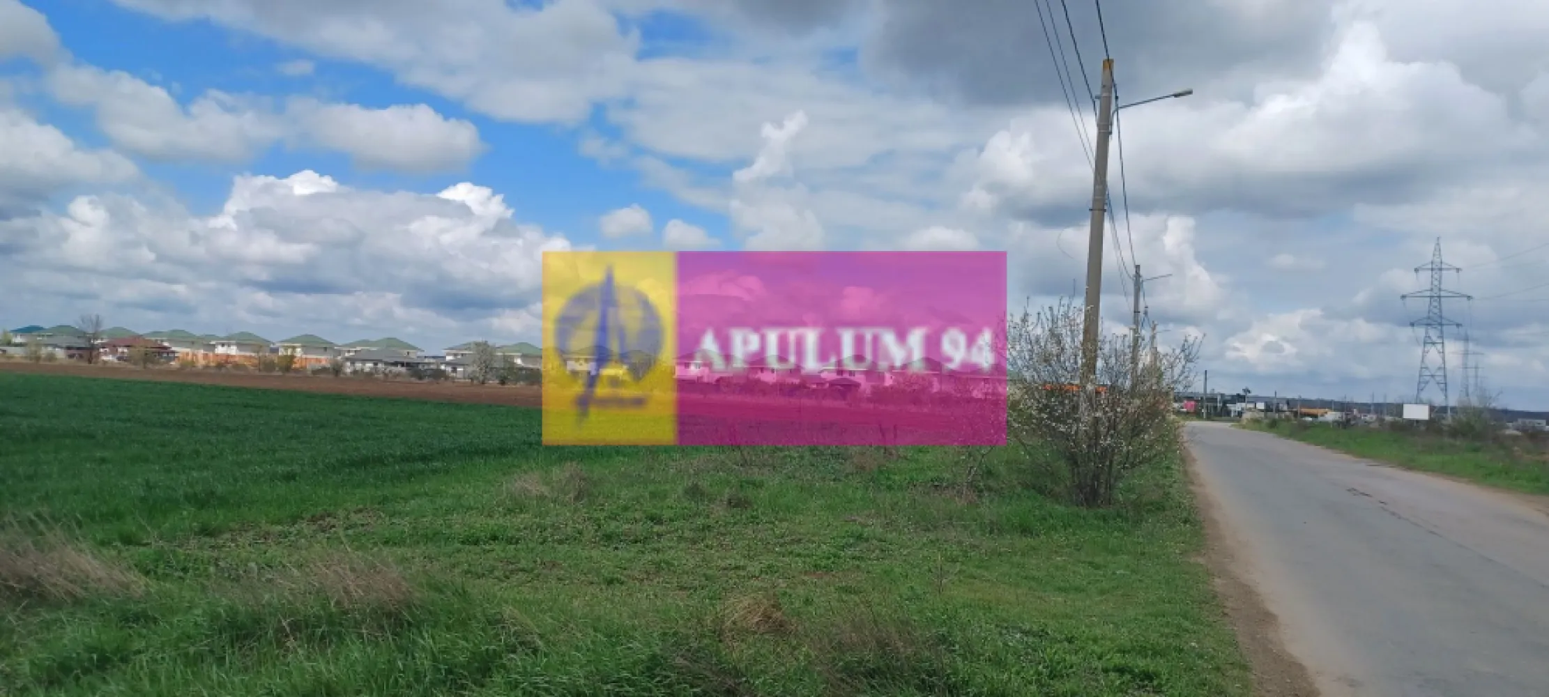 Săbăreni, teren intravilan 1000 mp, cu utilitati în apropiere - Terenul se află la intrarea în Săbăreni, intr-o zonă rezidentială nouă, in plină dezvoltare, amplasat la 90 m de Strada Principală, unde avem reteaua de curent electric si cea de gaze naturale. Preț 49.000 EUR