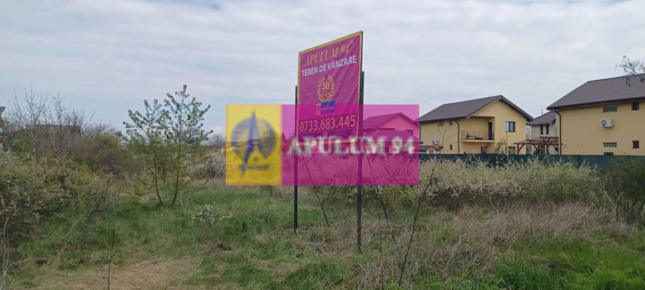 Săbăreni, teren intravilan 3767 mp, cu utilităti - Terenul este situat în Comuna Săbăreni, la aproximativ 11 km de intrarea în Bucuresti prin Militari sau prin Chitila. Terenul este intravilan, cu destinatie rezidențială, are suprafața de 3767 mp și 17 m front stradal. Reteaua de gaze si cea de energie electrică sunt pe stradă, lângă teren. Pret 75.000 EUR, neg