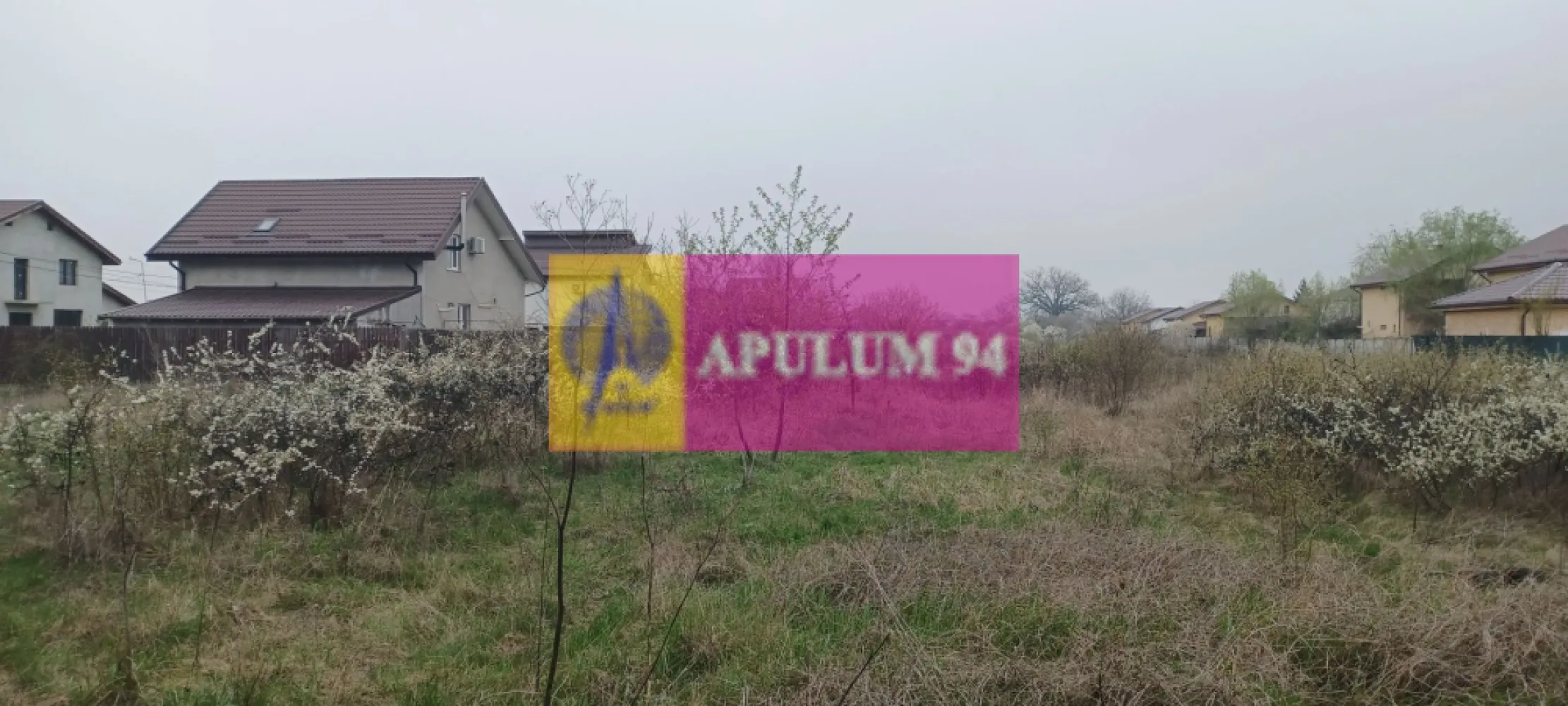 Săbăreni, teren intravilan 3767 mp, cu utilităti - Terenul este situat în Comuna Săbăreni, la aproximativ 11 km de intrarea în Bucuresti prin Militari sau prin Chitila. Terenul este intravilan, cu destinatie rezidențială, are suprafața de 3767 mp și 17 m front stradal. Reteaua de gaze si cea de energie electrică sunt pe stradă, lângă teren. Pret 75.000 EUR, neg