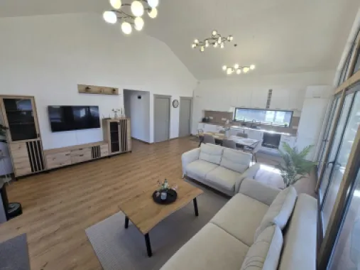 Casa 4 camere,2bai, 700 mp teren,mobilată si utilată