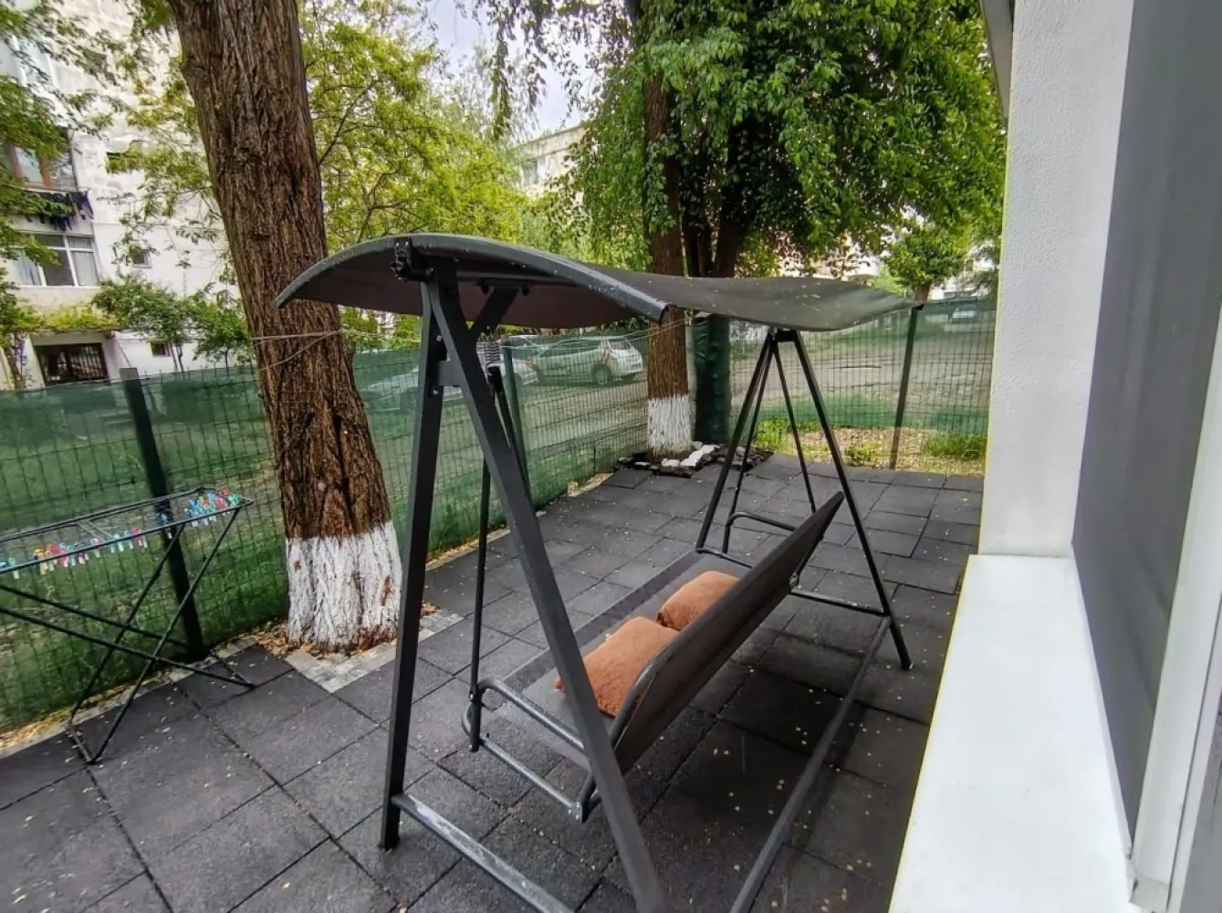 De vanzare apartament 3 camere – Micro 40 – Parter cu gradina, 58.000 euro