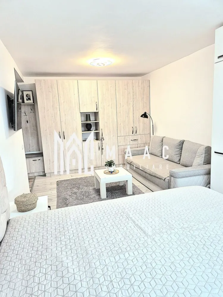 Garsoniera 40 MP | Zona Turnisor Mobilat complet | Balcon 5MP - MAAC Imobiliare vă propune spre vânzare o garsonieră situată în zona Turnișor, cu o suprafață utilă de 40 mp, amplasată la etajul 3 din 4 al unui imobil bine întreținut.

Proprietatea beneficiază de o compartimentare eficientă și dispune de un balcon de 5 mp, oferind un plus de confort și funcționalitate. Garsoniera se vinde complet mobilată și utilată, fiind amenajată cu bun gust și pregătită pentru mutare imediată.

Poziționarea într-o zonă liniștită, în plină dezvoltare, asigură acces facil către puncte de interes precum magazine, mijloace de transport și alte facilități urbane.

Datorită caracteristicilor sale, această proprietate reprezintă o oportunitate atât pentru locuință personală, cât și pentru investiție, având potențial ridicat de închiriere.

Pentru mai multe informații și programarea unei vizionări, vă rugăm să ne contactați.
Vă rugăm specificați CP316393