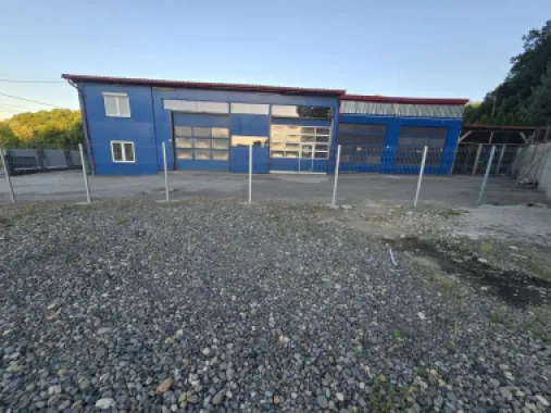 Spatiu comercial 360 mp, teren 1000 mp.4 boxe cu elevator