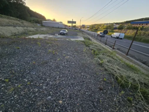 Teren 2500 mp cu deschidere de 65 m la E 60