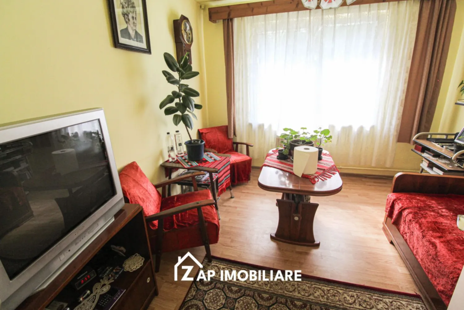 7 noiembrie - Ap 3 camere - 2 bai - Pet Friendly - Muncitori etc - Mentionati ID-ul proprietatii cand apelati: 
Contact ⓪⑦②⑥ ②②③ ⑧⑧⑥ Sebastian
De închiriat apartament 3 camere decomandat confort 1 - , situat in 7 noiembrie - Strada Avram Iancu , suprafață utilă de 68 mp, situat la parter din 4 oferit de Zap Imobiliare.
Detalii: 
- 3 camere, 1 bucătărie, 2 bai, nu are balcon, 
- incalzirea este prin convector pe gaz iar apa calda cu boiler electric , , geamuri termopan, 
- masina de spalat rufe, frigider.

Proprietatea se află într-o zonă cu un confort deosebit, datorită amplasării în imediata apropiere a tot ceea ce înseamnă viață modernă, și anume: mijloace de transport în comun, magazine, unități de învățământ de toate gradele, piață, parc, bănci, farmacii, s.a.
Locuința se închiriază mobilată și utilată la prețul de 400 Euro negociabil. 
Comisionul perceput este de 50% din valoarea primei chirii si se plateste o singura data in momentul semnarii contractului de inchiriere.
Contact ⓪⑦②⑥ ②②③ ⑧⑧⑥ Sebastian 
Acest anunț nu corespunde cerințelor tale? Sună la numărul afișat în anunț și unul dintre agenții noștri te va ajuta cu alte oferte personalizate în funcție de cerințele tale