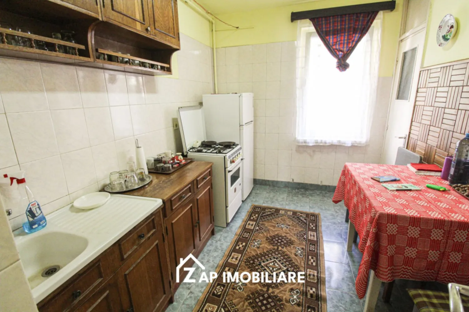 7 noiembrie - Ap 3 camere - 2 bai - Pet Friendly - Muncitori etc - Mentionati ID-ul proprietatii cand apelati: 
Contact ⓪⑦②⑥ ②②③ ⑧⑧⑥ Sebastian
De închiriat apartament 3 camere decomandat confort 1 - , situat in 7 noiembrie - Strada Avram Iancu , suprafață utilă de 68 mp, situat la parter din 4 oferit de Zap Imobiliare.
Detalii: 
- 3 camere, 1 bucătărie, 2 bai, nu are balcon, 
- incalzirea este prin convector pe gaz iar apa calda cu boiler electric , , geamuri termopan, 
- masina de spalat rufe, frigider.

Proprietatea se află într-o zonă cu un confort deosebit, datorită amplasării în imediata apropiere a tot ceea ce înseamnă viață modernă, și anume: mijloace de transport în comun, magazine, unități de învățământ de toate gradele, piață, parc, bănci, farmacii, s.a.
Locuința se închiriază mobilată și utilată la prețul de 400 Euro negociabil. 
Comisionul perceput este de 50% din valoarea primei chirii si se plateste o singura data in momentul semnarii contractului de inchiriere.
Contact ⓪⑦②⑥ ②②③ ⑧⑧⑥ Sebastian 
Acest anunț nu corespunde cerințelor tale? Sună la numărul afișat în anunț și unul dintre agenții noștri te va ajuta cu alte oferte personalizate în funcție de cerințele tale