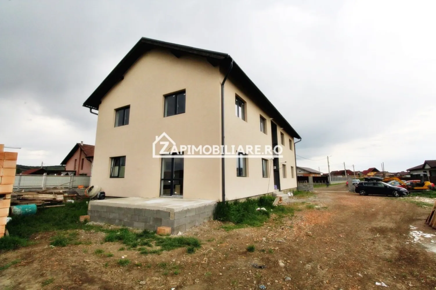 Apartament 2 camere 60 mp + terasa 10 mp - Bloc Nou - ID proprietate: CP3112561
Contact ⓪⑦②⑥ ②②③ ⑧⑧⑥ Sebastian
De închiriat apartament 2 camere decomandat confort 1 sporit , situat în Sancraiul de Mures,, suprafață utilă de 60 mp, situat la parter din 2 oferit de Zap Imobiliare.
Detalii: 
- 1 living, 1 dormitor, 1 bucătărie, 1 baie, 1 hol
- centrală termică, calorifere, geamuri termopan, ușă metalică.
- mobilier bucaatarie living si dormitor
PRet 330 euro + garantie
Comisionul agenției perceput este de 50% din valoarea primei chirii si se plateste o singura data in momentul semnarii contractului de inchiriere.
Contact ⓪⑦②⑥ ②②③ ⑧⑧⑥ Sebastian
Acest anunț nu corespunde cerințelor tale? Sună la numărul afișat în anunț și unul dintre agenții noștri te va ajuta cu alte oferte personalizate în funcție de cerințele tale.