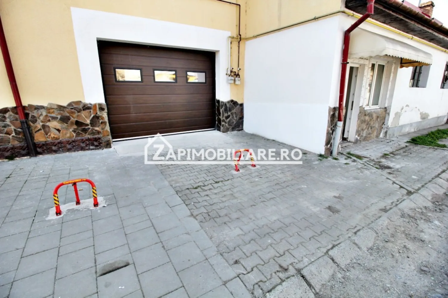 Spatiu Comercial zona Gh.Doja,70 mp.2 parcari private - De închiriat spatiu cu o suprafața utila de 70 mp , la prețul de 550 euro + tva zona Gh.Doja oferit de Zap Imobiliare
1 bai
2 parcari
2 camere
1 birou
- usa automatizată
- trifazic
contact 0774048706 Bogdan
--------------------------------------------------------------------------------------------------------------------------------
Comisionul perceput este de 50% din valoarea primei chirii.Și se percepe o singură dată!
Acest anunț nu corespunde cerințelor tale? Sună la numărul afișat în anunț și unul dintre agenții noștri te va ajuta cu alte oferte personalizate în funcție de cerințele tale.