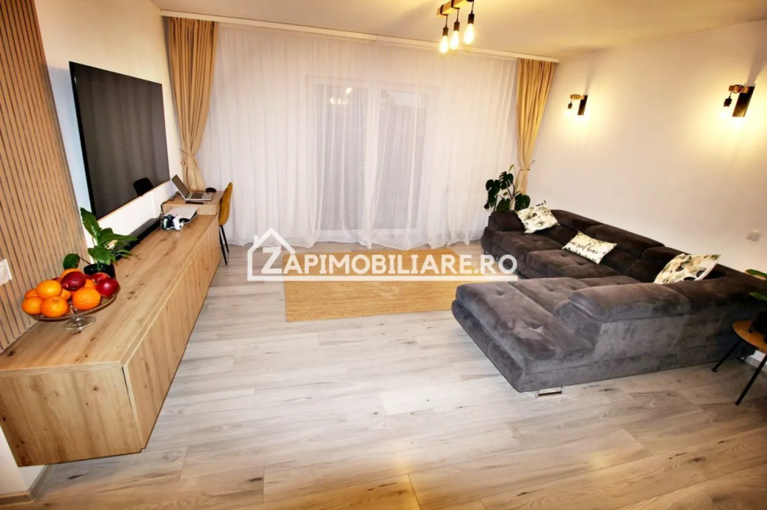 Casa 3 camere la cheie mobilata si utilată,110mp,370mp teren - Contact 0774048706 Bogdan
De vânzare casă,pe 1 nivel, singur în curte 3 camere situată în Sancraiu de Mures aproape de Darina, suprafața utilă de 80 mp. suprafata desfasurată 110 mp, amplasată pe un teren cu suprafața de 370 mp,
Compartimentare:
: 1 living, 1 bucătărie, 1 baie,2 dormitoare, 1 hol,1 foisor, 1 garaj,1 terasă, 

Detalii:
- centrală termică, calorifere, geamuri termopan, 
- fundația casei are o adâncime de 1 m, pereții sunt din cărămidă, acoperișul de țiglă, izolată cu polistiren de 10 cm.
- anul construcției 2018

Utilitați:
- curent, apă, gaz, canalizare

Casa se vinde la cheie , mobilată și utilată la prețul de 180.000 Euro negociabil. Comision ZERO!
Contact 0774048706 Bogdan
Daca vă place această ofertă sau pentru alte informații sunați la numărul de contact din anunț! 
Compania Zap Imobiliare vă pune la dispoziție toate actele și documentele necesare alături de asistență și consiliere permanentă până la finalizarea achiziției imobiliare. 
Ne dorim să îți oferim cea mai plăcută experiență, îndeplinim vise cu pereți!
