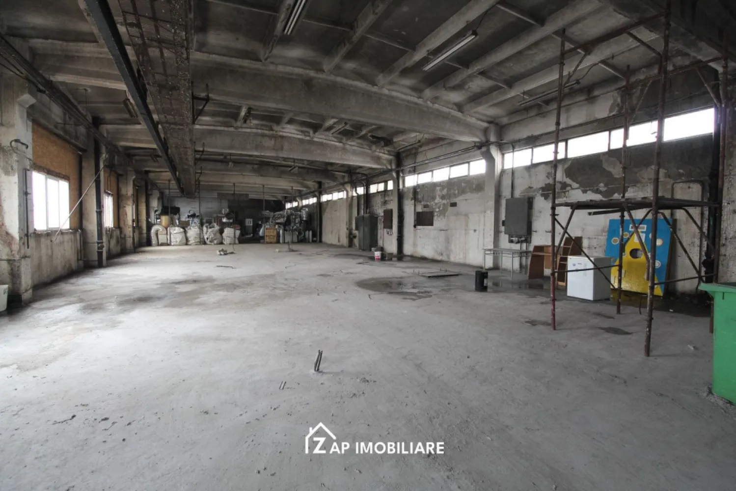 Hala 400 mp - Zona Depozitelor - Mentionati ID-ul proprietatii cand apelati: CP2938499
Contact ⓪⑦②⑥ ②②③ ⑧⑧⑥ Sebastian
De închiriat hala 400 mp situata la etajul 2 - prevazut cu lift industrial si macara pentru utilaje grele 
Pret 450 Euro + TVA
Comisionul perceput de agentie este de 50% din valoarea primei chirii si se percepe o singură dată!

Contact ⓪⑦②⑥ ②②③ ⑧⑧⑥ Sebastian 

Acest anunț nu corespunde cerințelor tale? Sună la numărul afișat în anunț și unul dintre agenții noștri te va ajuta cu alte oferte personalizate în funcție de cerințele tale.