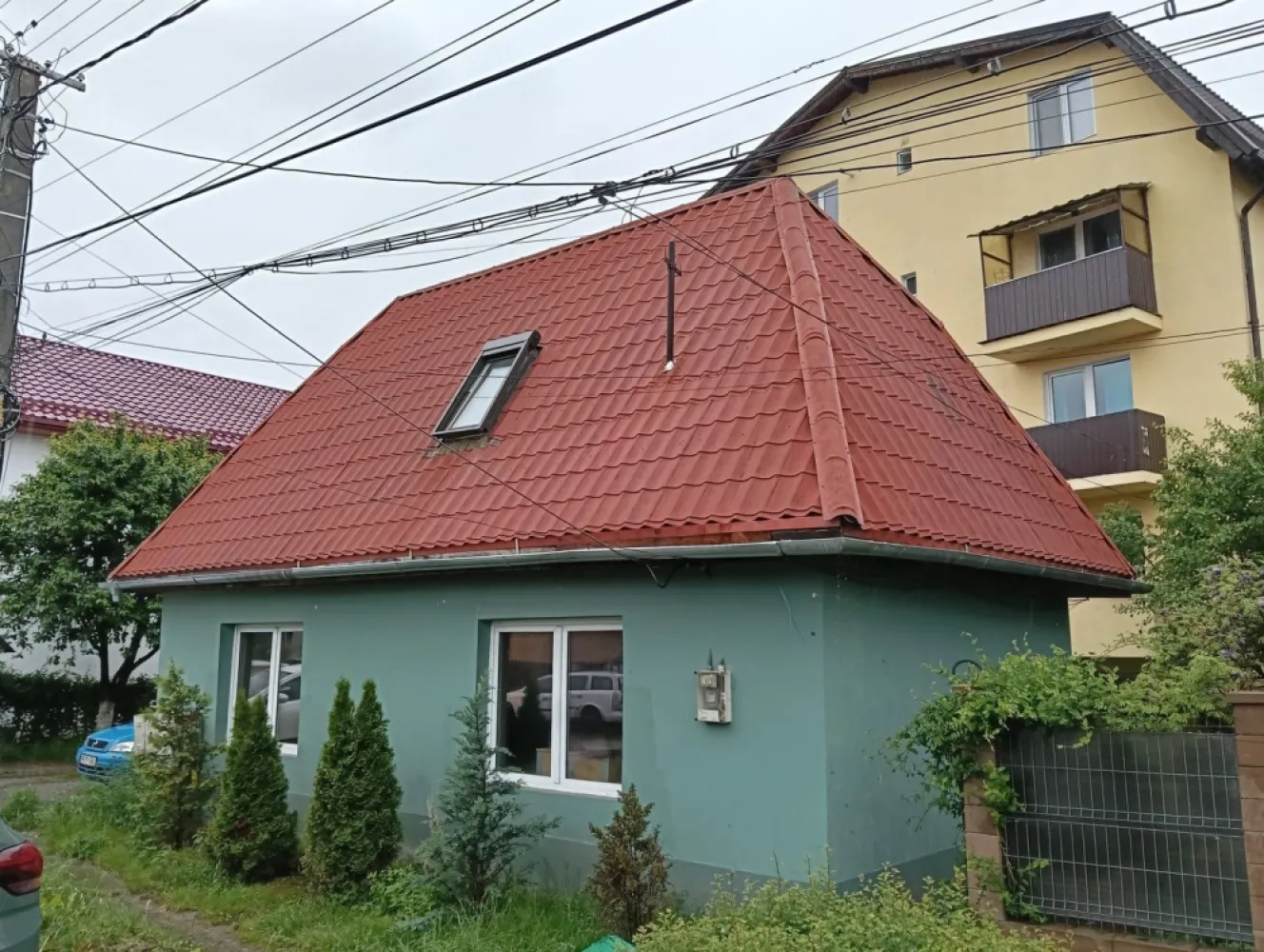 Casa 3 camere, 50 mp, 0% comision - Contact 0774048706 Bogdan
De vânzare casă, , 3 camere situată în Sangeorgiu de Mures, suprafața utilă de 50 .mp amplasată pe un teren cu suprafața de 100 mp, 
Compartimentare:
- la parter: 1 living, 1 bucătărie, 1 baie
- la etaj: 2 dormitoare,

Detalii:
- centrală termică, calorifere, geamuri termopan, 
- fundația casei are o adâncime de 1 m, pereții sunt din cărămidă, acoperișul de tablă, izolată cu polistiren de 10 cm.

Utilitați:
- curent, apă, gaz, canalizare

Casa se vinde la cheie la prețul de 58.0000 Euro negociabil. Comision ZERO!
Contact 0774048706 Bogdan
Daca vă place această ofertă sau pentru alte informații sunați la numărul de contact din anunț! 
Compania Zap Imobiliare vă pune la dispoziție toate actele și documentele necesare alături de asistență și consiliere permanentă până la finalizarea achiziției imobiliare. 
Ne dorim să îți oferim cea mai plăcută experiență, îndeplinim vise cu pereți!