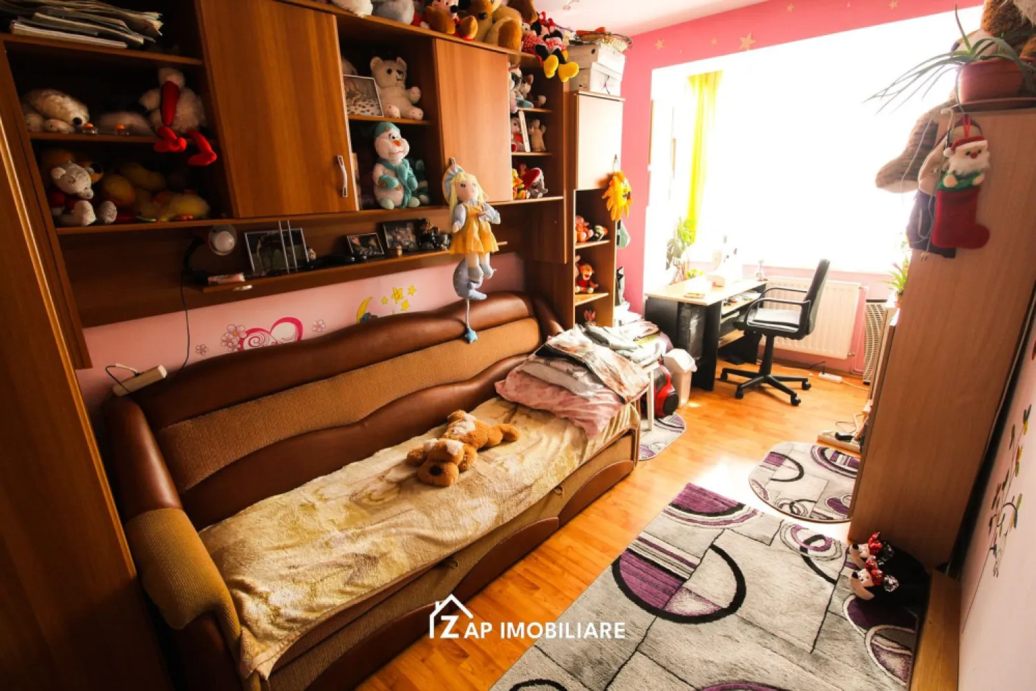 Zona Dacia - 3 camere - 1 baie - mobilat utilat - Mentionati ID-ul proprietatii cand apelati: CP2915132
Comision ZERO pentru cumparator!
Contact ⓪⑦②⑥ ②②③ ⑧⑧⑥ Sebastian
De vânzare apartament 3 camere decomandat , situat în zona Dacia , strada Bucinului, suprafață utilă de 60 mp, situat la etajul 4 din 4 oferit de Zap Imobiliare 
Detalii: 
- 1 living, 2 dormitoare, 1 bucătărie, 1 baie, 1 balcon cu jaluzele 
- centrală termică, calorifere, geamuri termopan, ușă metalică.

Locuința se vinde mobilata si utilata la prețul de 105000 Euro negociabil. Comisionul este ZERO pentru cumparator
Contact ⓪⑦②⑥ ②②③ ⑧⑧⑥ Sebastian

Proprietatea se află într-o zonă cu un confort deosebit, datorită amplasării în imediata apropiere a tot ceea ce înseamnă viață modernă, și anume: mijloace de transport în comun, magazine, unități de învățământ de toate gradele, piață, parc, bănci, farmacii, s.a.