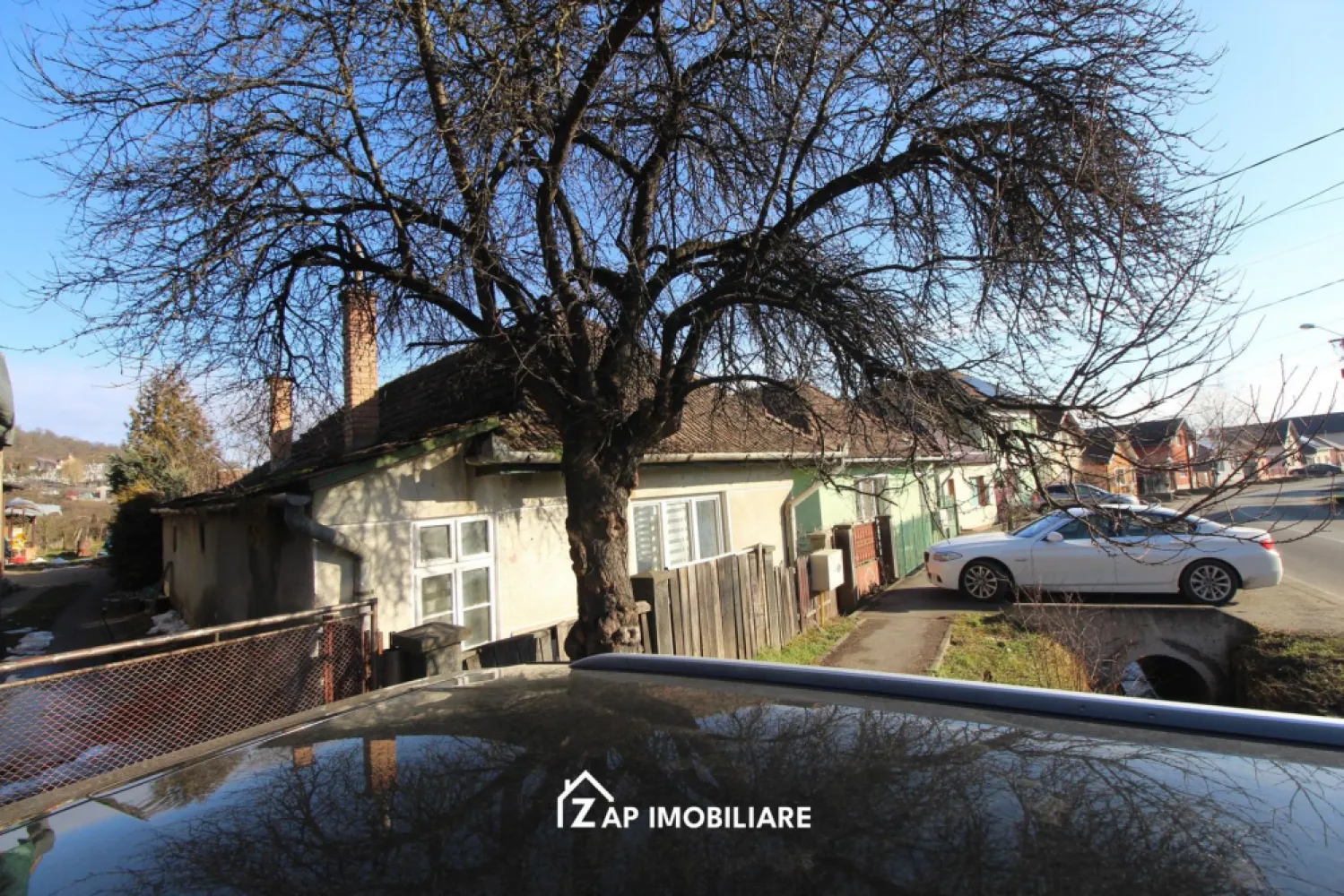 Casa + teren 993 mp - Unirii - Mentionati ID-ul proprietatii cand apelati: CP2908862
Contact ⓪⑦②⑥ ②②③ ⑧⑧⑥ Sebastian
De vânzare casă, singur în curte situată în cartierul Unirii - Strada Remetea , suprafața utilă de 80.mp amplasată pe un teren cu suprafața de 993 mp, deschidere la drum de 12.3 metri liniari
Imobilul dispune de toate utilitatile curent, apă, gaz, canalizare
Casa se vinde la prețul de 115000 Euro negociabil. Comision ZERO!

Contact ⓪⑦②⑥ ②②③ ⑧⑧⑥ Sebastian Daca vă place această ofertă sau pentru alte informații sunați la numărul de contact din anunț! 
Compania Zap Imobiliare vă pune la dispoziție toate actele și documentele necesare alături de asistență și consiliere permanentă până la finalizarea achiziției imobiliare. 
Ne dorim să îți oferim cea mai plăcută experiență, îndeplinim vise cu pereți!