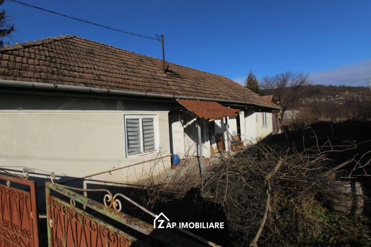 Casa + teren 993 mp - Unirii - Mentionati ID-ul proprietatii cand apelati: CP2908862
Contact ⓪⑦②⑥ ②②③ ⑧⑧⑥ Sebastian
De vânzare casă, singur în curte situată în cartierul Unirii - Strada Remetea , suprafața utilă de 80.mp amplasată pe un teren cu suprafața de 993 mp, deschidere la drum de 12.3 metri liniari
Imobilul dispune de toate utilitatile curent, apă, gaz, canalizare
Casa se vinde la prețul de 115000 Euro negociabil. Comision ZERO!

Contact ⓪⑦②⑥ ②②③ ⑧⑧⑥ Sebastian Daca vă place această ofertă sau pentru alte informații sunați la numărul de contact din anunț! 
Compania Zap Imobiliare vă pune la dispoziție toate actele și documentele necesare alături de asistență și consiliere permanentă până la finalizarea achiziției imobiliare. 
Ne dorim să îți oferim cea mai plăcută experiență, îndeplinim vise cu pereți!