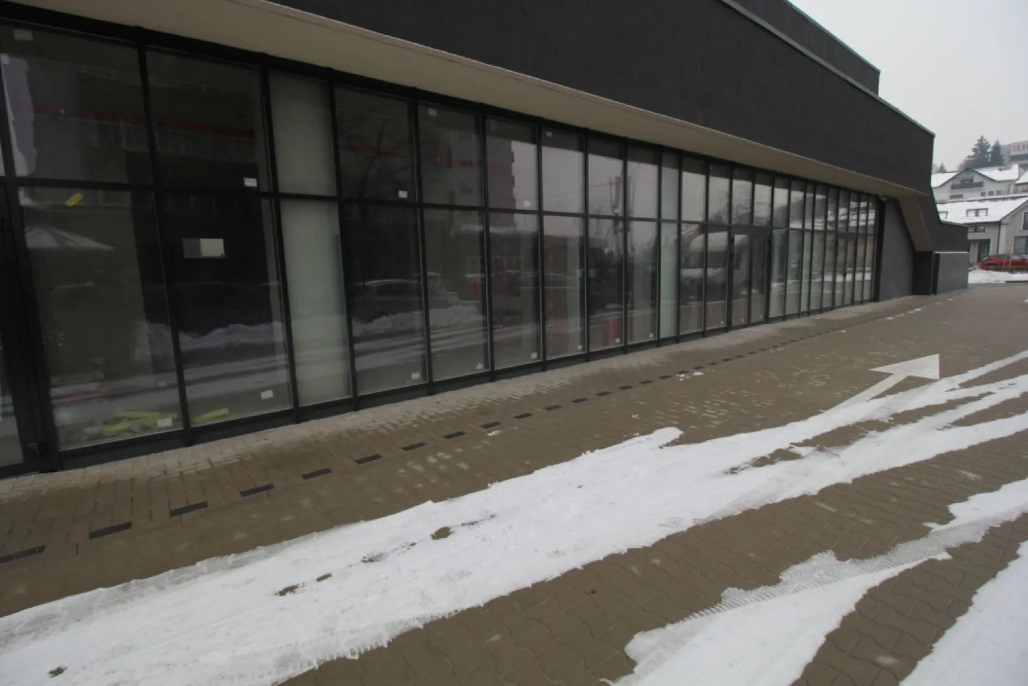 Spatiu comercial zona Gheorghe Doja - De închiriat spațiu comercial 38 mp. utili situat la parter zona Gheorghe Doja aproape de Centru 
contact 0774048706 Bogdan
Detalii:
- centrală termică, calorifere, geamuri termopan,
Spațiul se inchiriază la prețul de 608 euro + tva
Disponibile spatii cu suprafete de 87 mp, 58 mp, 138 mp la pretul de 16 euro mp + tva
Comisionul perceput este de 50% din valoarea primei chirii.si se percepe o singură dată!
---------------------------------------------------------------------------------------------------------------------------------
contact Bogdan 0774048706
Acest anunț nu corespunde cerințelor tale? Sună la numărul afișat în anunț și unul dintre agenții noștri te va ajuta cu alte oferte personalizate în funcție de cerințele tale.