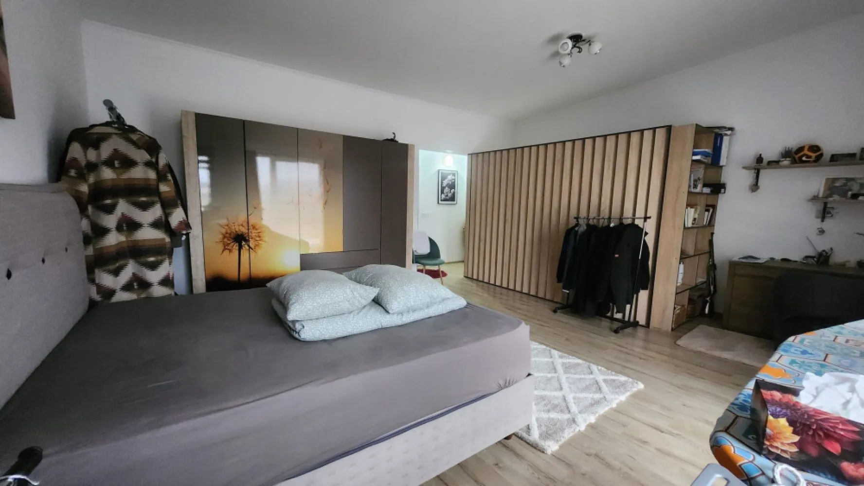Casa 3 camere,2 bai, 1 garaj,100 mp,315 mp teren,0% comision - Contact 0774048706 Bogdan
De vânzare casă, tip duplex singur în curte 3 camere situată în Sangeorgiu de Mures zona Tofalau, suprafața utilă de 100 mp amplasată pe un teren cu suprafața de 315 mp, 
Compartimentare:
- la parter: 1 living, 1 bucătărie, 1 baie, 1 hol 1 garaj
- la etaj:2 dormitoare, 1 baie, 1 balcon.

Detalii:
- centrală termică, calorifere, geamuri termopan, .
- fundația casei are o adâncime de 1 m, pereții sunt din cărămidă, acoperișul de țiglă, izolată cu polistiren de 10 cm.
- anul construcției 2020

Utilitați:
- curent, apă, canalizare

Casa se vinde la cheie mobilată și utilată la prețul de 145.000 Euro. Comision ZERO!
Contact 0774048706 Bogdan
Daca vă place această ofertă sau pentru alte informații sunați la numărul de contact din anunț! 
Compania Zap Imobiliare vă pune la dispoziție toate actele și documentele necesare alături de asistență și consiliere permanentă până la finalizarea achiziției imobiliare. 
Ne dorim să îți oferim cea mai plăcută experiență, îndeplinim vise cu pereți!