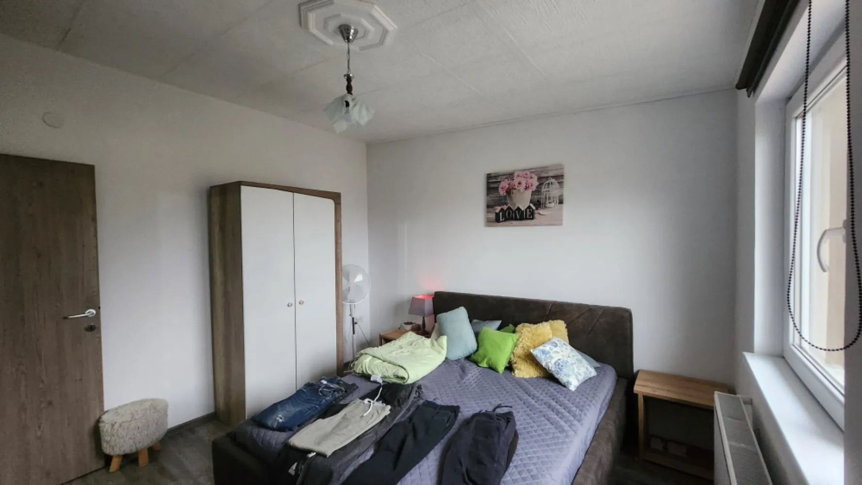 Casa 3 camere,2 bai, 1 garaj,100 mp,315 mp teren,0% comision - Contact 0774048706 Bogdan
De vânzare casă, tip duplex singur în curte 3 camere situată în Sangeorgiu de Mures zona Tofalau, suprafața utilă de 100 mp amplasată pe un teren cu suprafața de 315 mp, 
Compartimentare:
- la parter: 1 living, 1 bucătărie, 1 baie, 1 hol 1 garaj
- la etaj:2 dormitoare, 1 baie, 1 balcon.

Detalii:
- centrală termică, calorifere, geamuri termopan, .
- fundația casei are o adâncime de 1 m, pereții sunt din cărămidă, acoperișul de țiglă, izolată cu polistiren de 10 cm.
- anul construcției 2020

Utilitați:
- curent, apă, canalizare

Casa se vinde la cheie mobilată și utilată la prețul de 145.000 Euro. Comision ZERO!
Contact 0774048706 Bogdan
Daca vă place această ofertă sau pentru alte informații sunați la numărul de contact din anunț! 
Compania Zap Imobiliare vă pune la dispoziție toate actele și documentele necesare alături de asistență și consiliere permanentă până la finalizarea achiziției imobiliare. 
Ne dorim să îți oferim cea mai plăcută experiență, îndeplinim vise cu pereți!