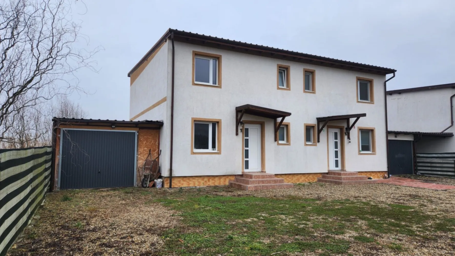 Casa 3 camere,2 bai, 1 garaj,100 mp,315 mp teren,0% comision