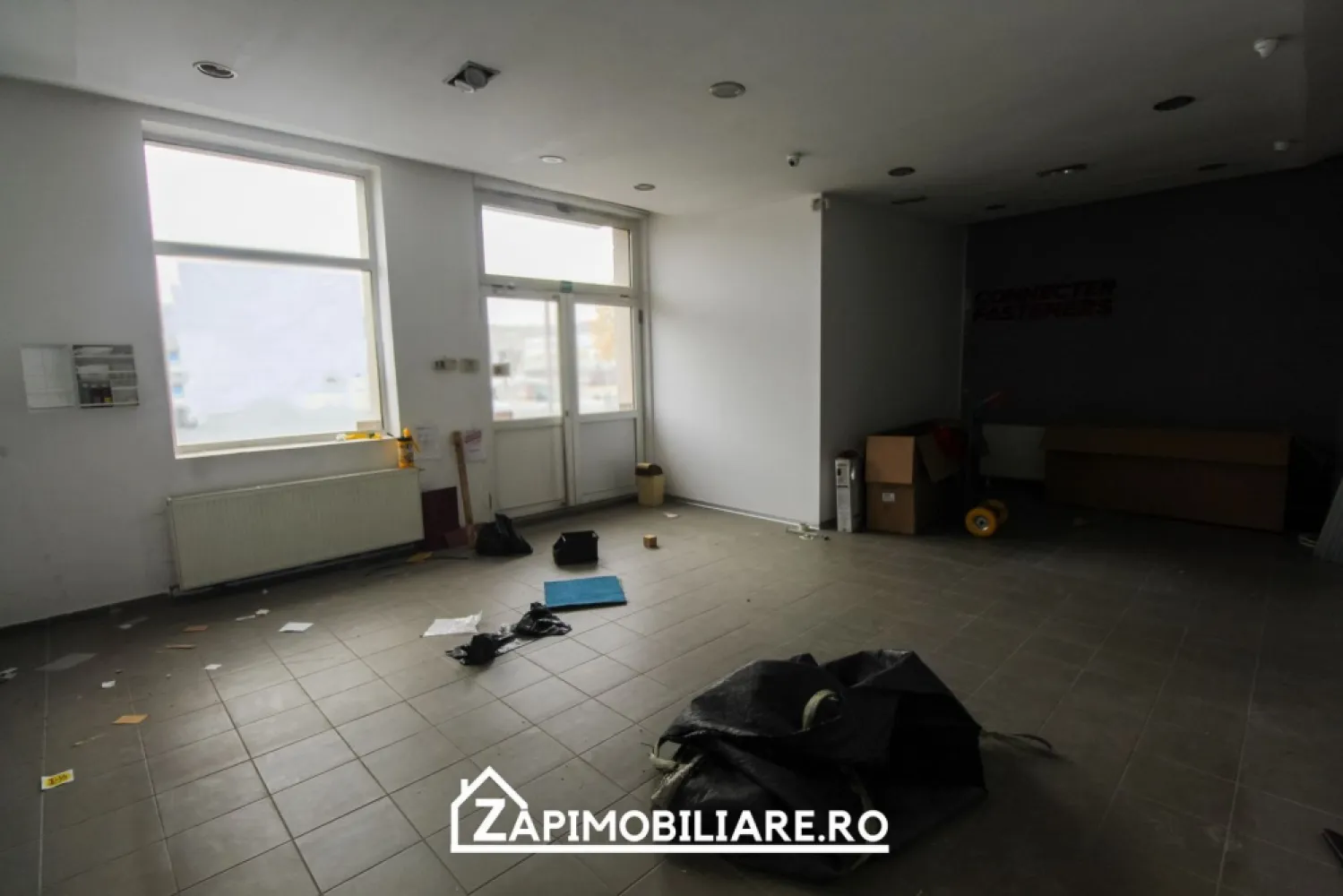 Gheorghe Doja - Trafic intens - comercial - farmacie - birou - Mentionati ID-ul proprietatii cand apelati: CP2887984
Contact ⓪⑦②⑥ ②②③ ⑧⑧⑥ Sebastian
De inchiriat spatiu 50 mp sau 100 mp la parter intr-o cladire situata pe Gheorghe Doja - direct la strada si trafic intens, 
Se preteaza pt birouri, spatiu comercial, 

Detalii:
- centrală termică, calorifere, geamuri termopan, 
Imobilul se inchiriaza la pretul de 300 euro respectiv 600 Euro in functie de suprafata aleasa, preț la care se adaugă TVA 
Contact ⓪⑦②⑥ ②②③ ⑧⑧⑥ Sebastian 
Comisionul perceput este de 50% din valoarea unei chirii si se plateste o singura data.