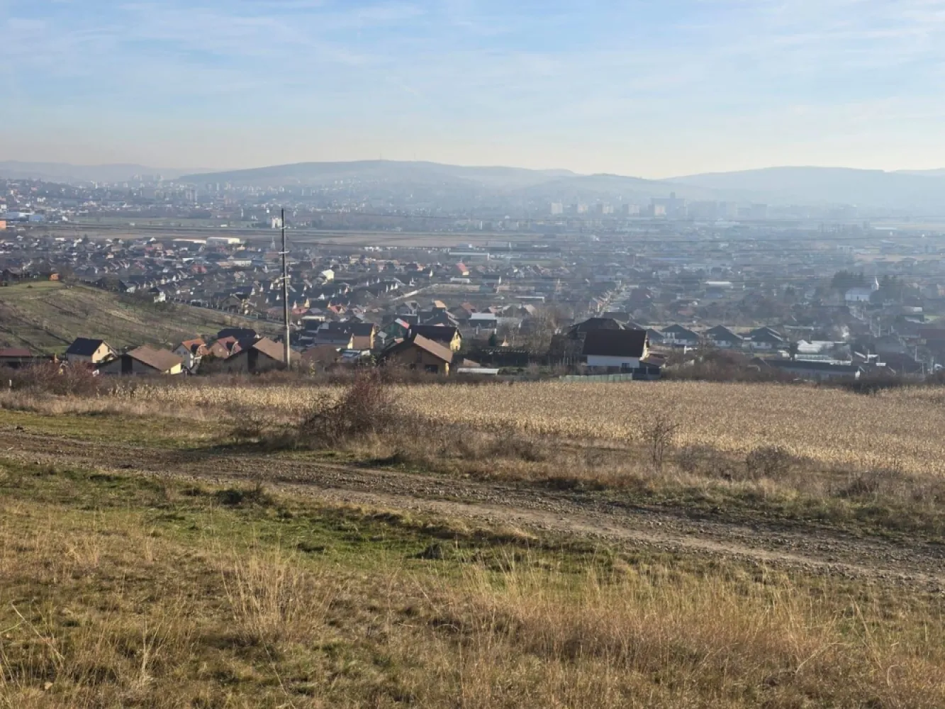 Teren intravilan, 1051 mp. 39 euro mp - Vă oferim spre vânzare 1051 mp teren intravilan situat pe Strada Viilor, in Sancraiu de Mures oferit de Zap Imobiliare, comision ZERO.

Cei interesați pot achiziționa terenul la prețul de 42.000 EURO negociabil
Contact: 0774048706 Bogdan

Compania ZapImobiliare a ales cei mai buni și experimentați parteneri în realizarea tranzacțiilor astfel încât odată cu cea mai bună alegere imobiliară vei primi la pachet și cele mai bune servicii necesare în tot acest proces.

Dacă vă place această ofertă - sau pentru alte informații sunați la numărul de contact din anunț!
Compania Zap Imobiliare vă pune la dispoziție toate informațiile, actele și documentele necesare alături de asistență și consiliere permanentă până la finalizarea achiziției imobiliare. Ne dorim să îți oferim cea mai plăcută experiență, îndeplinim vise cu pereți!