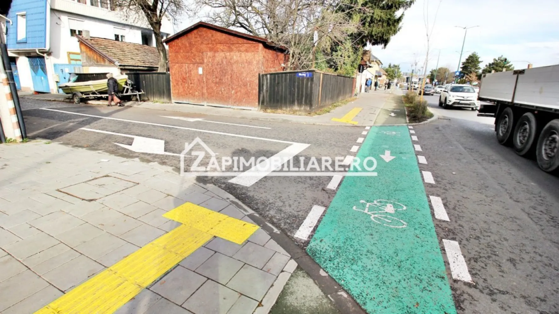 Casa 5 camere, 100 mp,421 mp teren,zona Gh,Doja, 0% comision - Contact 0774048706 Bogdan
De vânzare casă cu deschidere la 2 strazi, singur în curte, 5 camere ,2 bai,situată în zona Gh. Doja, suprafața utilă de 100 mp amplasată pe un teren cu suprafața de 421 mp, 
Compartimentare:
 1 living, 1 bucătărie, 2 bai,4 dormitoare, 1 terasă, 1 bucătărie de vară, 1 cămară

Detalii:
- fundația casei are o adâncime de 1 m, pereții sunt din cărămidă, acoperișul de țiglă, 

Utilitați:
- curent, apă, gaz, canalizare

Casa se vinde la prețul de 155.000 Euro negociabil. Comision ZERO!
Contact 0774048706 Bogdan
Daca vă place această ofertă sau pentru alte informații sunați la numărul de contact din anunț! 
Compania Zap Imobiliare vă pune la dispoziție toate actele și documentele necesare alături de asistență și consiliere permanentă până la finalizarea achiziției imobiliare. 
Ne dorim să îți oferim cea mai plăcută experiență, îndeplinim vise cu pereți!