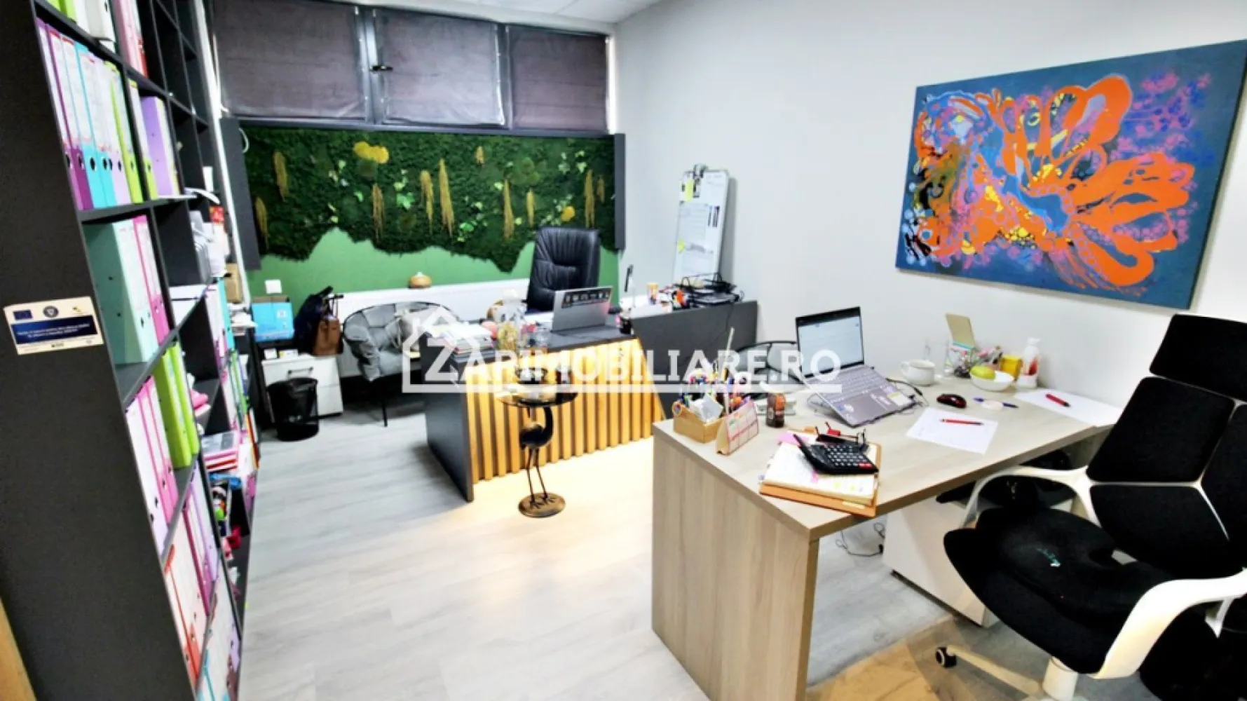 Spatiu comercial in clădire nouă,220 mp.utili,1800 euro mp - De vânzare sau de închiriat spatiu comercial la cheie in clădire nouă la parter cu suprafata utilă de 220 mp.utili situat in Cartierul Dambul Pietros 1.800 euro mp.
contact 0774048706 Bogdan
Detalii:
- 8 birouri
- 2 bai
- 1 bucătărie
- 1 hol
- 1 terasă
- centrală termică, calorifere, geamuri termopan,
- aer conditionat
- sistem de alarmă
Spațiul de 220 mp se vinde la prețul de 399.000 euro negociabil Comision Zero
Prețul la inchiriere 2.500 euro tva inclus in pret 
---------------------------------------------------------------------------------------------------------------------------------
contact Bogdan 0774048706 Bogdan
Acest anunț nu corespunde cerințelor tale? Sună la numărul afișat în anunț și unul dintre agenții noștri te va ajuta cu alte oferte personalizate în funcție de cerințele tale.
