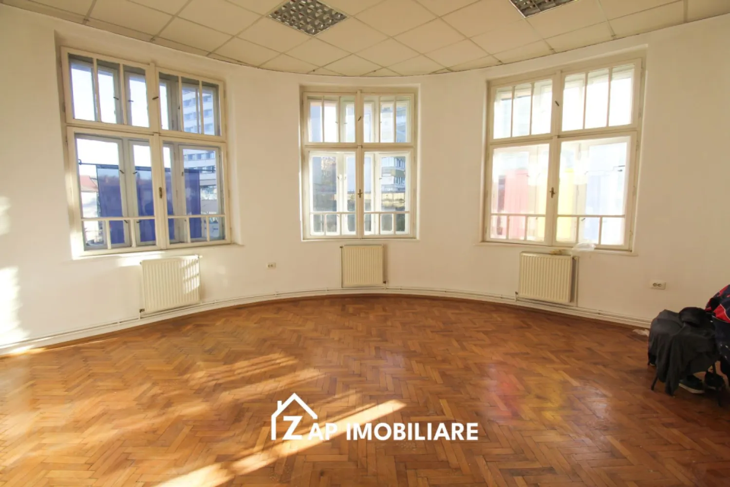 Ultracentral | Birouri - intre 20 mp si 200 mp | Zona 0 - Mentionati ID-ul proprietatii cand apelati: CP2806398
Contact ⓪⑦②⑥ ②②③ ⑧⑧⑥ Sebastian
De închiriat spatiu birou suprafete cuprinse intre 20 si 150 mp 
Compartimentare:
Spații rămase disponibile:

21.62 mp - birou 16.28.mp + anexa 5.34 mp - 200 euro 

Detalii:
Imobilul se poate închiria și cu utilități incluse dar la alte preturi. Sunați pt detalii
Contact ⓪⑦②⑥ ②②③ ⑧⑧⑥ Sebastian 
Comisionul perceput este de 50% din valoarea primei chirii si se percepe o singură dată!
Acest anunț nu corespunde cerințelor tale? Sună la numărul afișat în anunț și unul dintre agenții noștri te va ajuta cu alte oferte personalizate în funcție de cerințele tale.