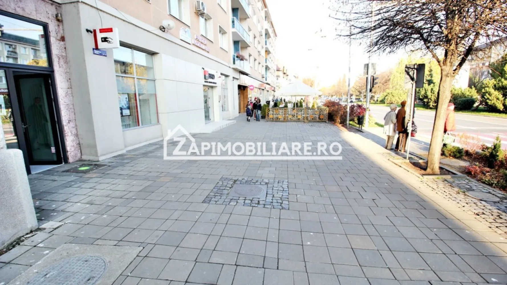 Spatiu Comercial Ultracentral 30 mp. - De închiriat spațiu comercial 30 mp. utili situat laparter zona Centrală
contact 0774048706 Bogdan
Detalii:
- centrală termică, calorifere, geamuri termopan,
Spațiul se inchiriază la prețul de 1200 euro negociabil
Comisionul perceput este de 50% din valoarea primei chirii.Și se percepe o singură dată!
---------------------------------------------------------------------------------------------------------------------------------
contact Bogdan 0774048706
Acest anunț nu corespunde cerințelor tale? Sună la numărul afișat în anunț și unul dintre agenții noștri te va ajuta cu alte oferte personalizate în funcție de cerințele tale.