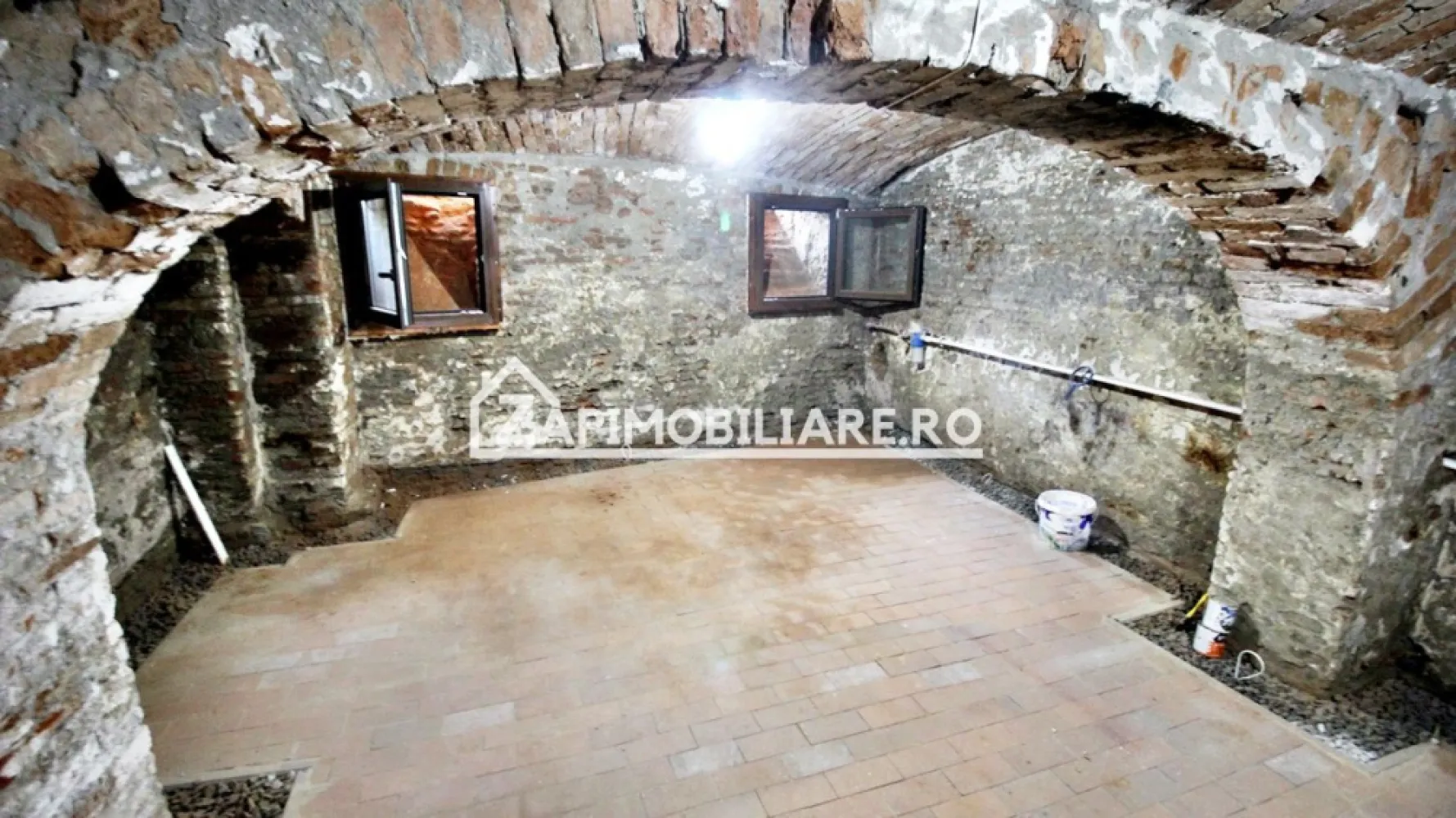 Spatiu Comercial 100 mp.zona Centrală - De închiriat spațiu comercial 100 mp. utili situat la Demisol zona Centrală
contact 0774048706 Bogdan
Detalii:
- centrală termică, calorifere, geamuri termopan,
Spațiul se inchiriază la prețul de 800 euro negociabil
Comisionul perceput este de 50% din valoarea primei chirii.Și se percepe o singură dată!
---------------------------------------------------------------------------------------------------------------------------------
contact Bogdan 0774048706
Acest anunț nu corespunde cerințelor tale? Sună la numărul afișat în anunț și unul dintre agenții noștri te va ajuta cu alte oferte personalizate în funcție de cerințele tale.