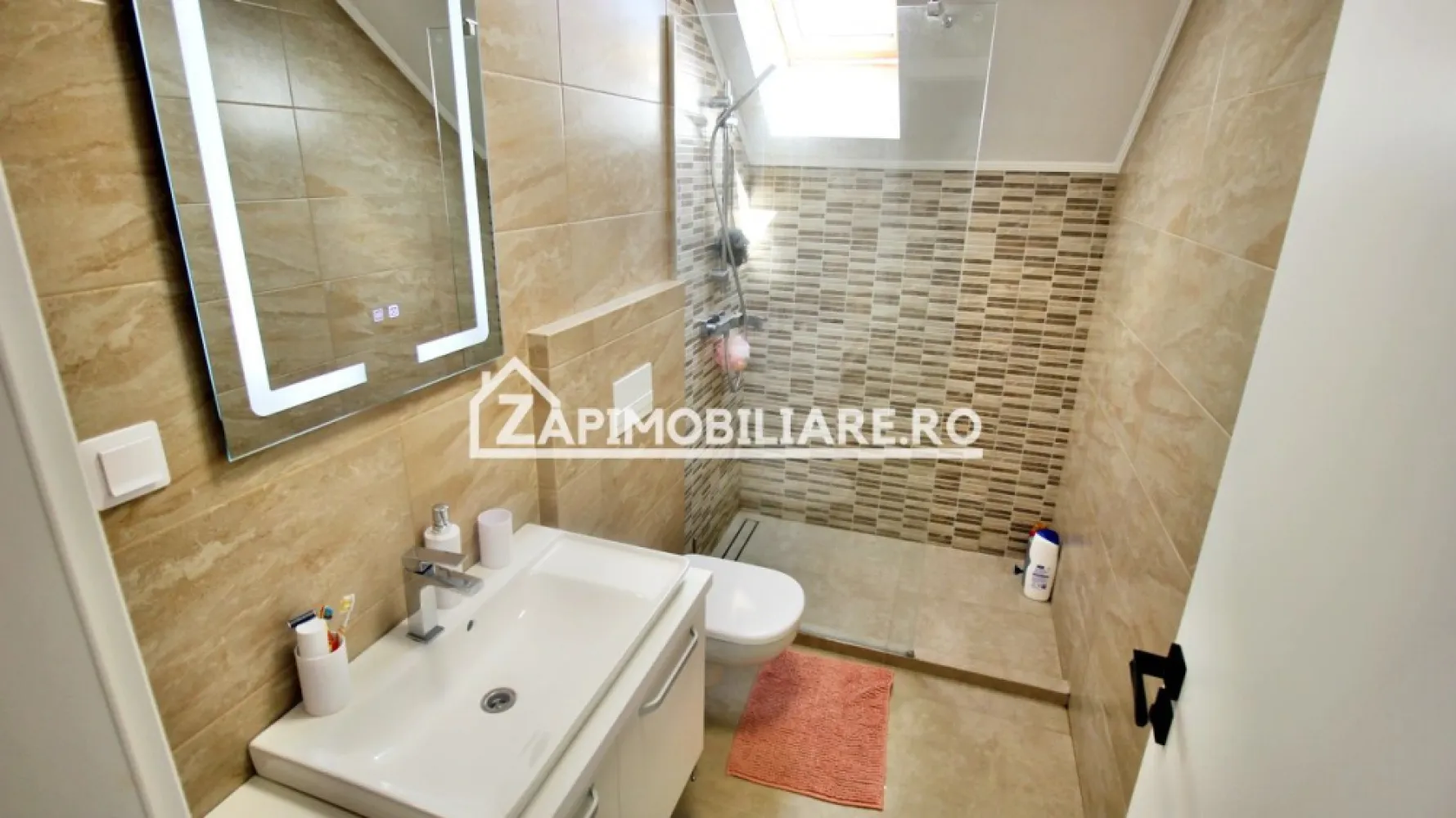 Casa 4 camere,3 bai,1 pivnită,170 mp,517mp teren,0% comision