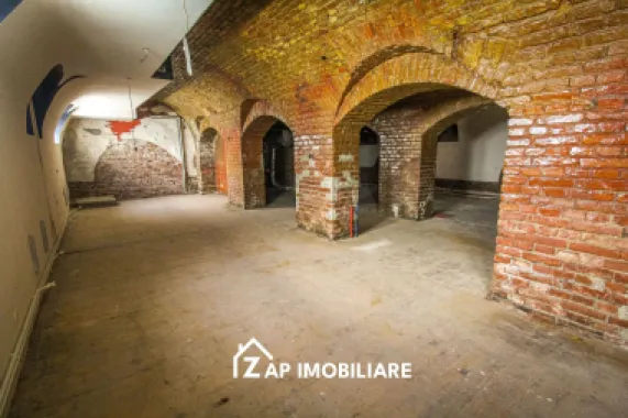 Spatiu 320 mp - 3 Euro / mp pentru restaurant, pub, jocuri societate