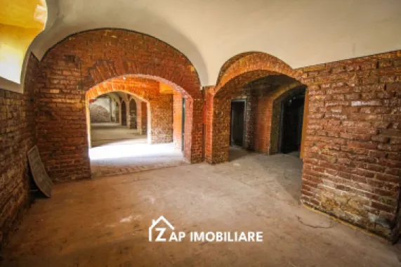 Spatiu 320 mp - 3 Euro / mp pentru restaurant, pub, jocuri societate